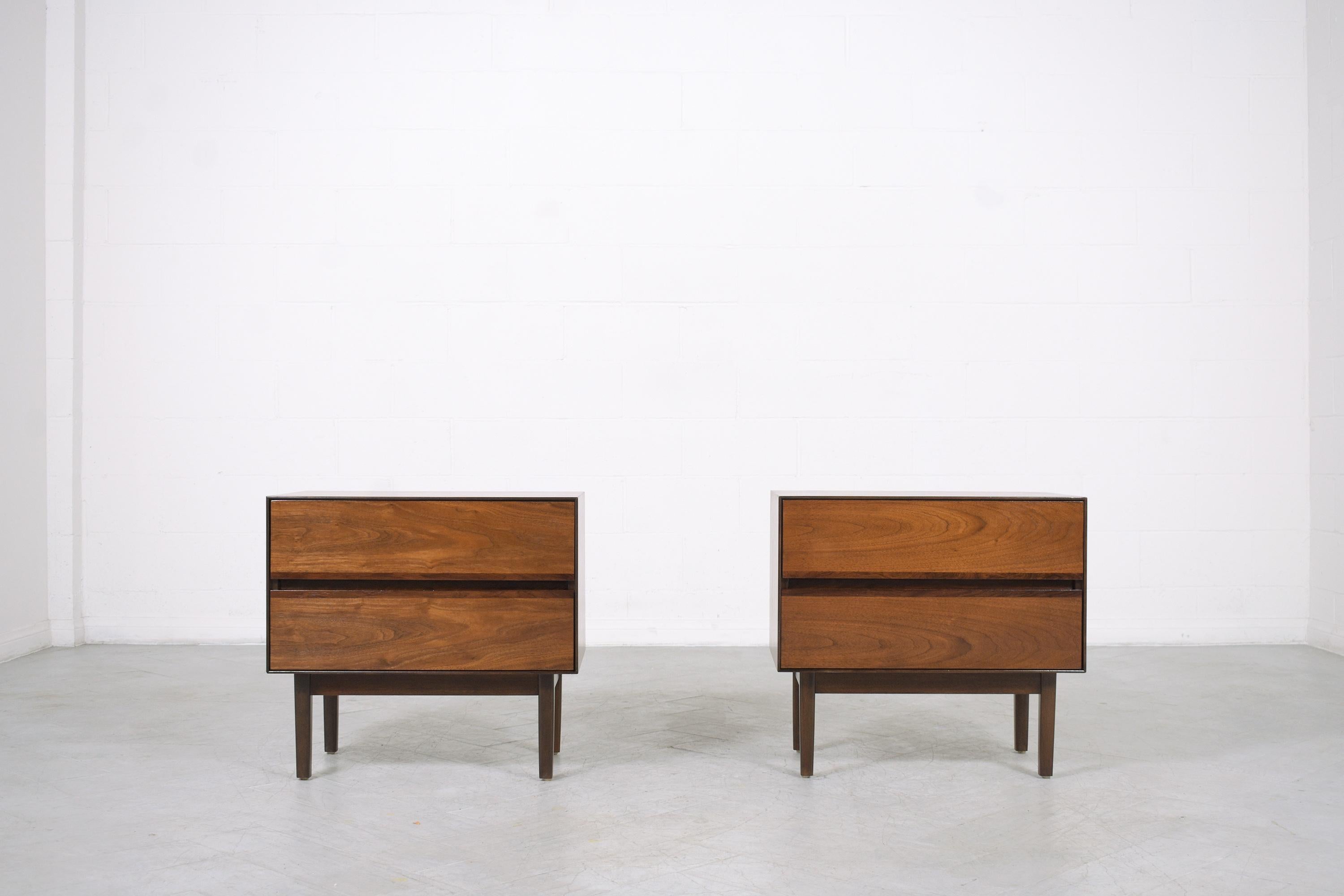 Pair of Mid-Century Modern Nightstands In Good Condition In Los Angeles, CA