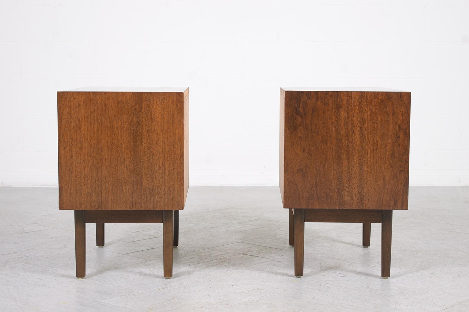 Mid-20th Century Pair of Mid-Century Modern Nightstands