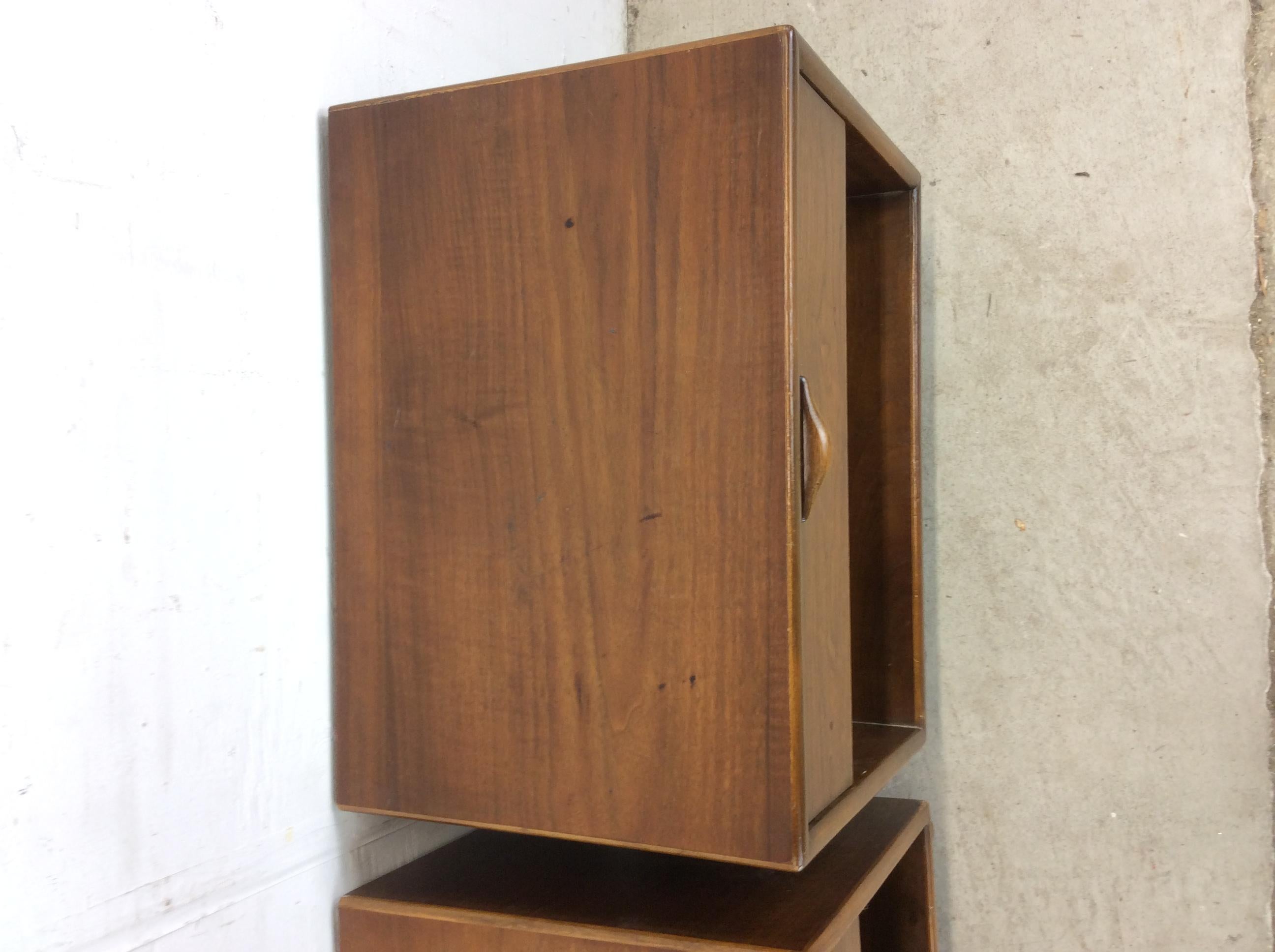 Pair of Mid Century Modern Nightstands from Perspective Series by Lane In condizioni buone in vendita a Freehold, NJ