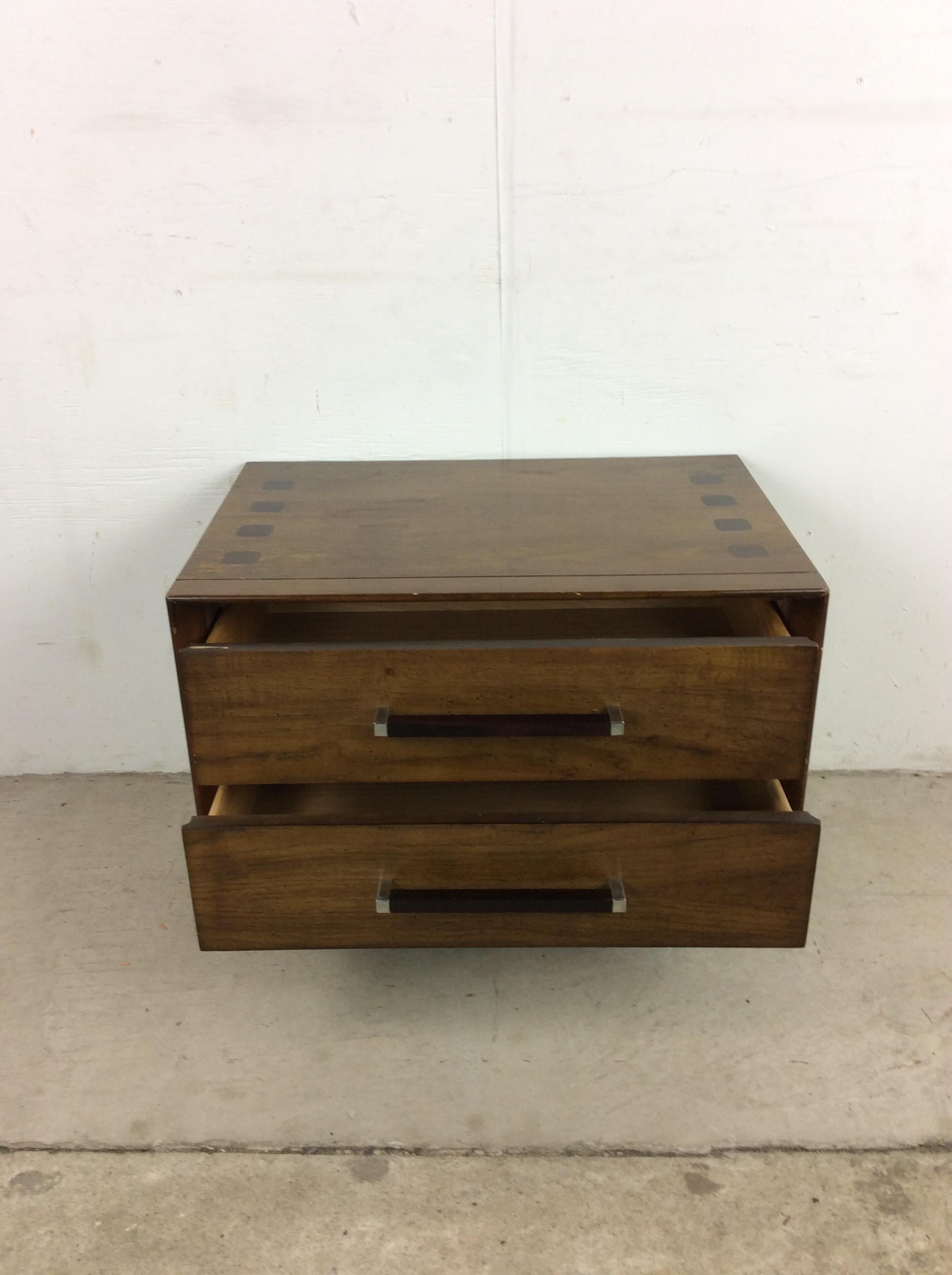 Pair of Mid Century Modern Nightstands from Tower Suite by Lane Furniture For Sale 4