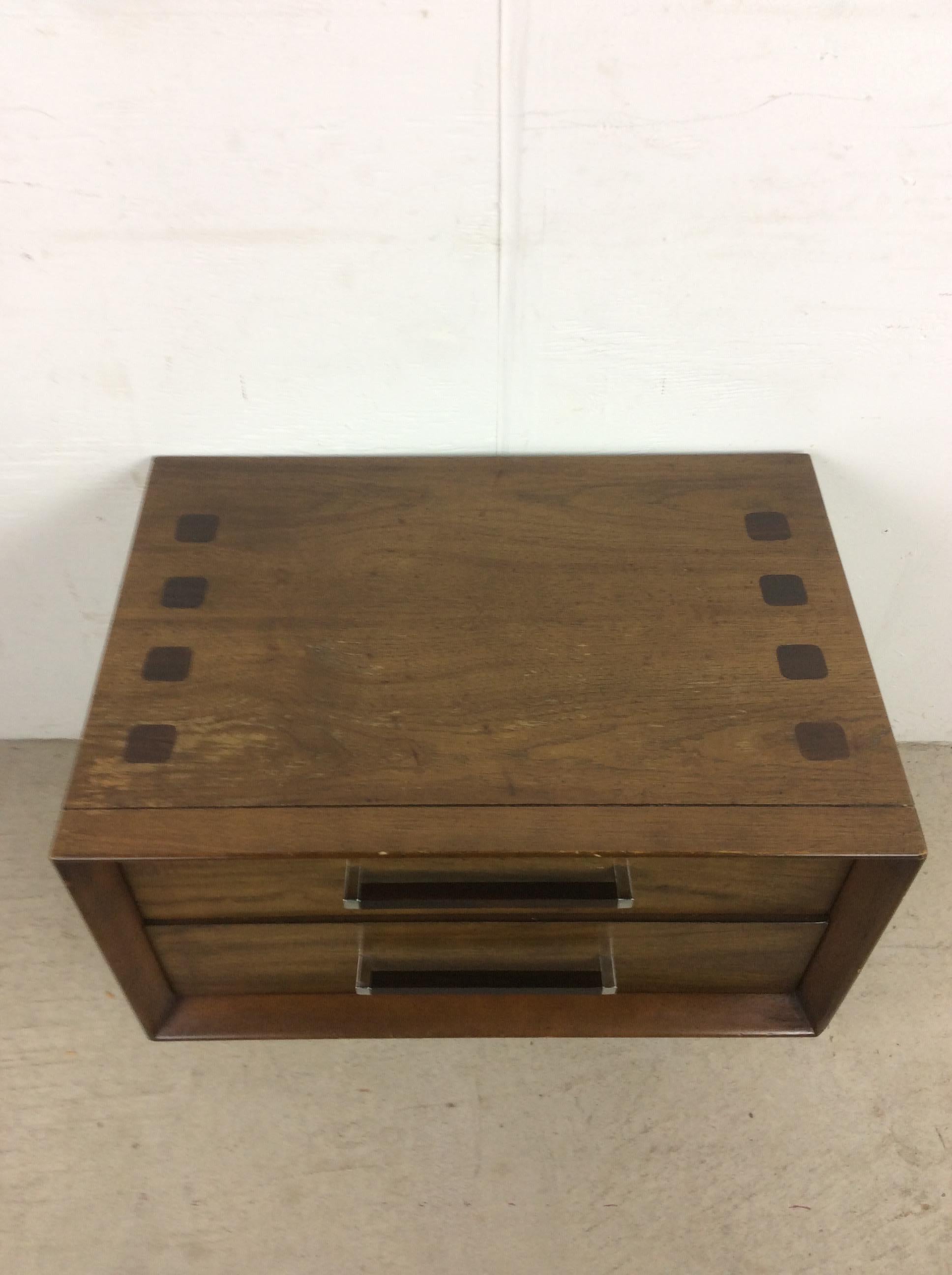 20th Century Pair of Mid Century Modern Nightstands from Tower Suite by Lane Furniture For Sale