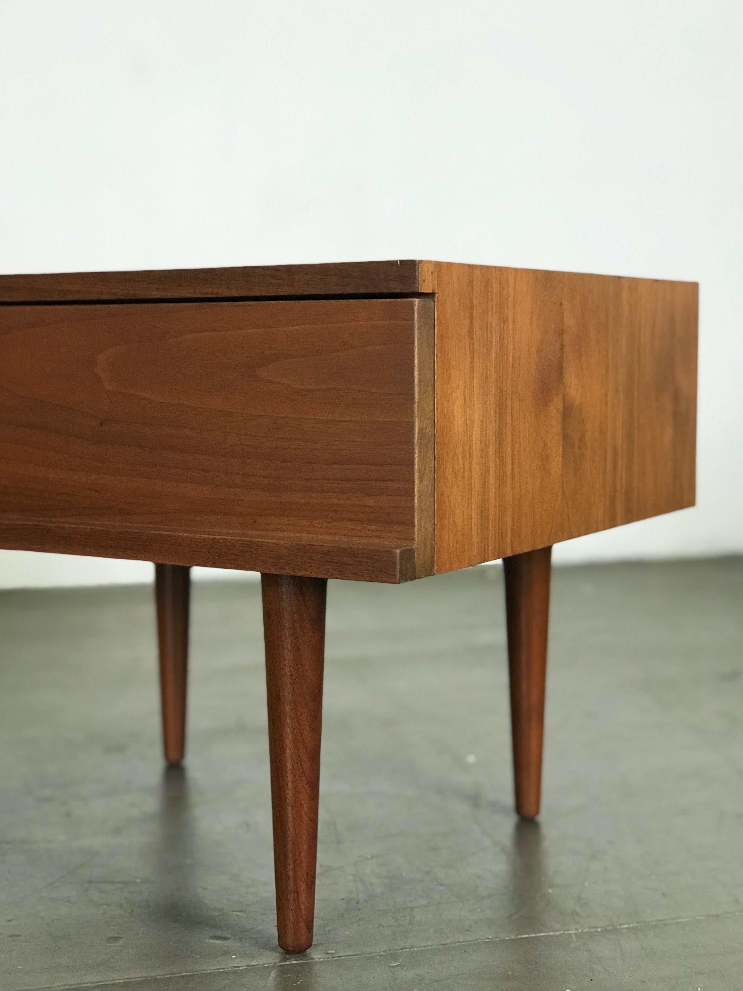 Mid Century Modern Nightstands in Walnut by Mel Smilow In Good Condition In Framingham, MA