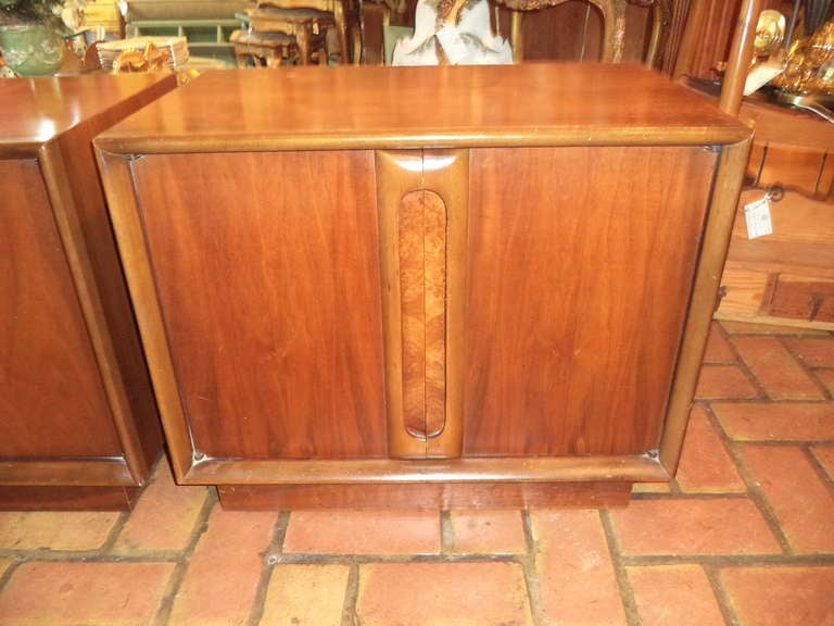 Mid-20th Century Pair of Mid-Century Modern Nightstands or End Tables by Lane