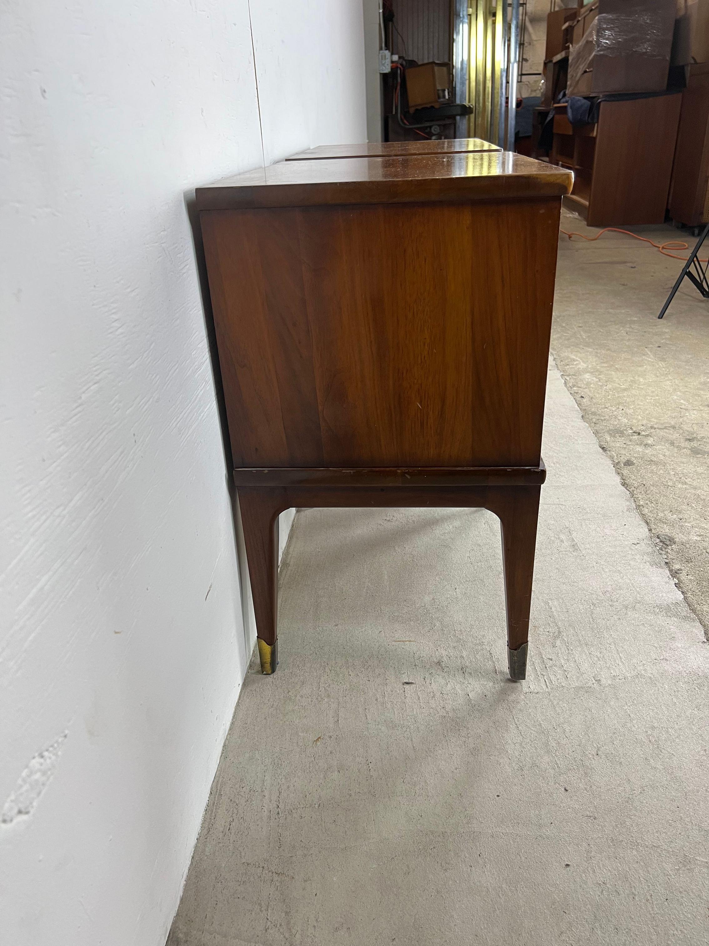 Pair of Mid Century Modern Nightstands with Single Drawer 2