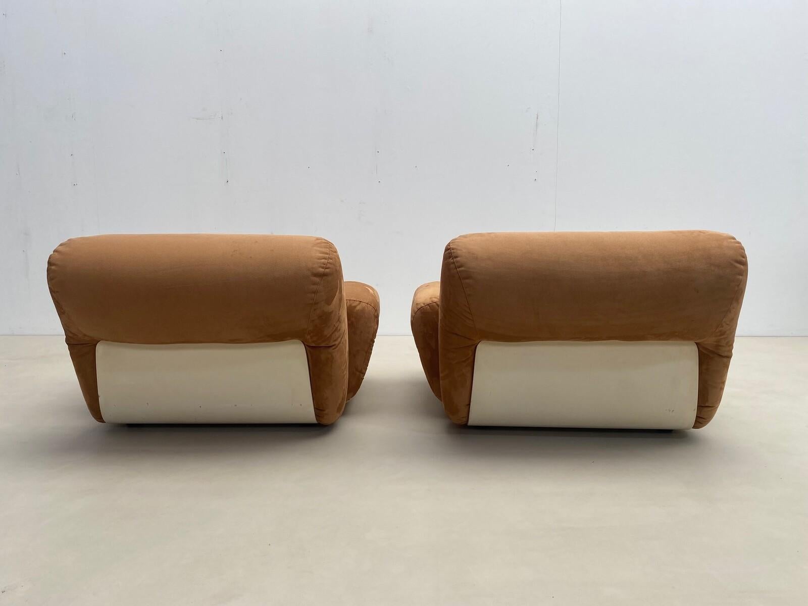 Pair of Mid-Century Modern Nubuck Leather Lounge Chairs, Italy, 1970s For Sale 7