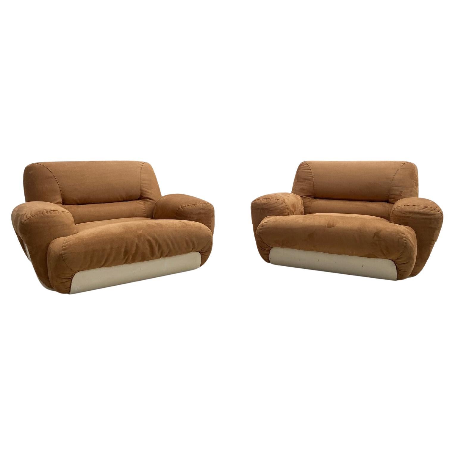 Pair of Mid-Century Modern Nubuck Leather Lounge Chairs, Italy, 1970s For Sale