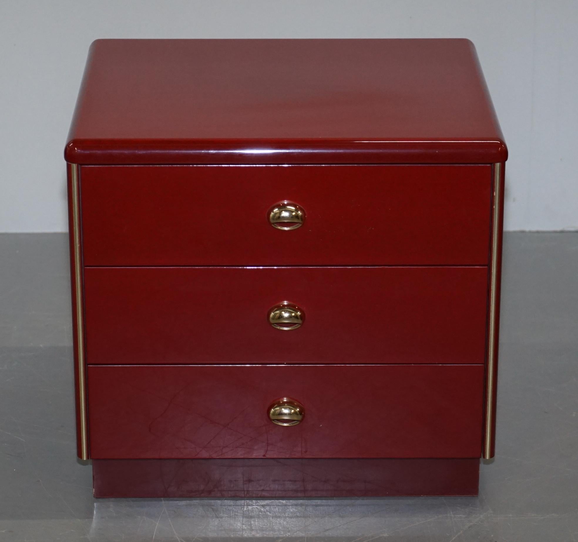 English Pair of Mid-Century Modern Oak and Bakelite Vintage Chest of Drawers Side Tables For Sale