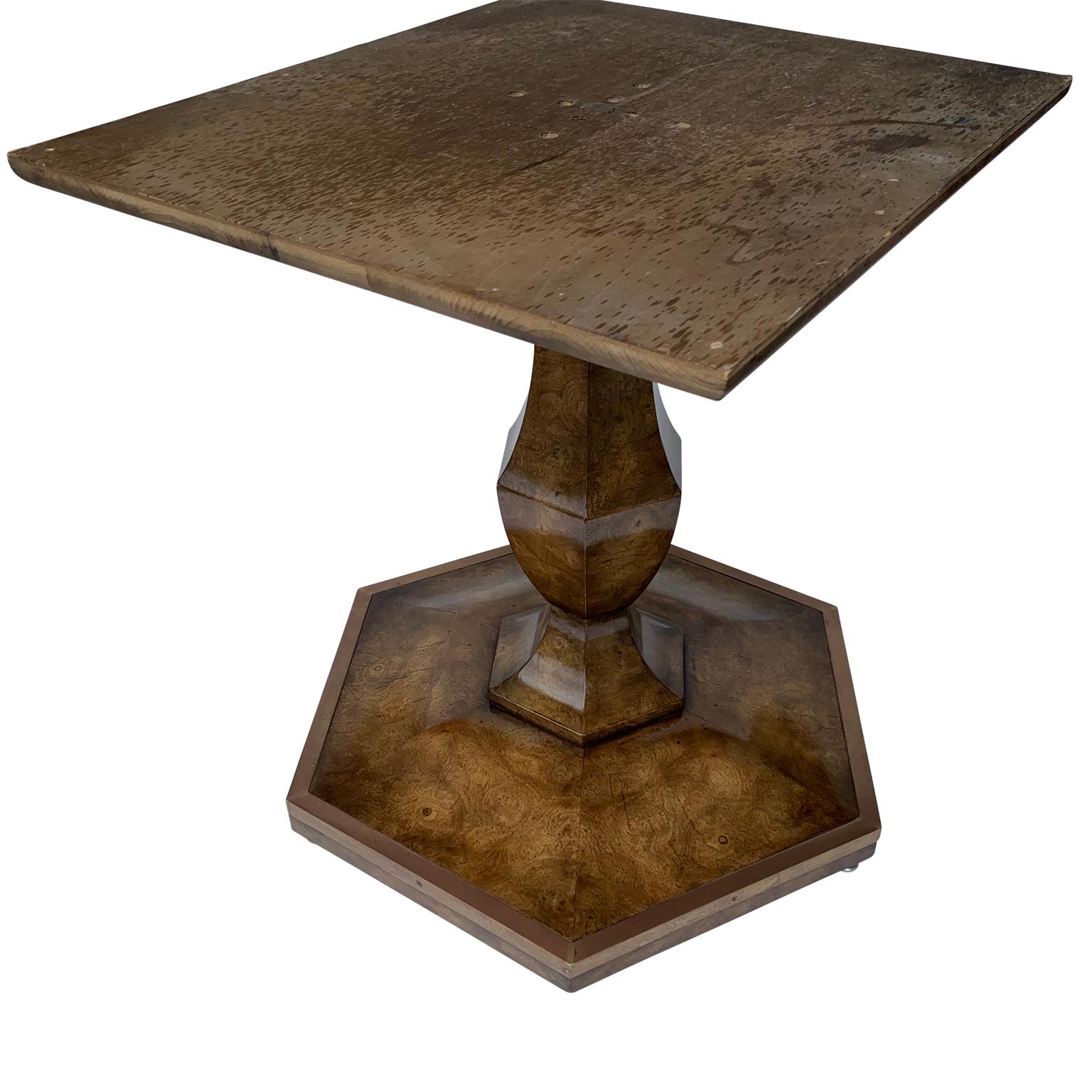 20ième siècle Paire de supports de tables d'extrémité octogonales Mastercraft en broussin et laiton de style mi-siècle moderne