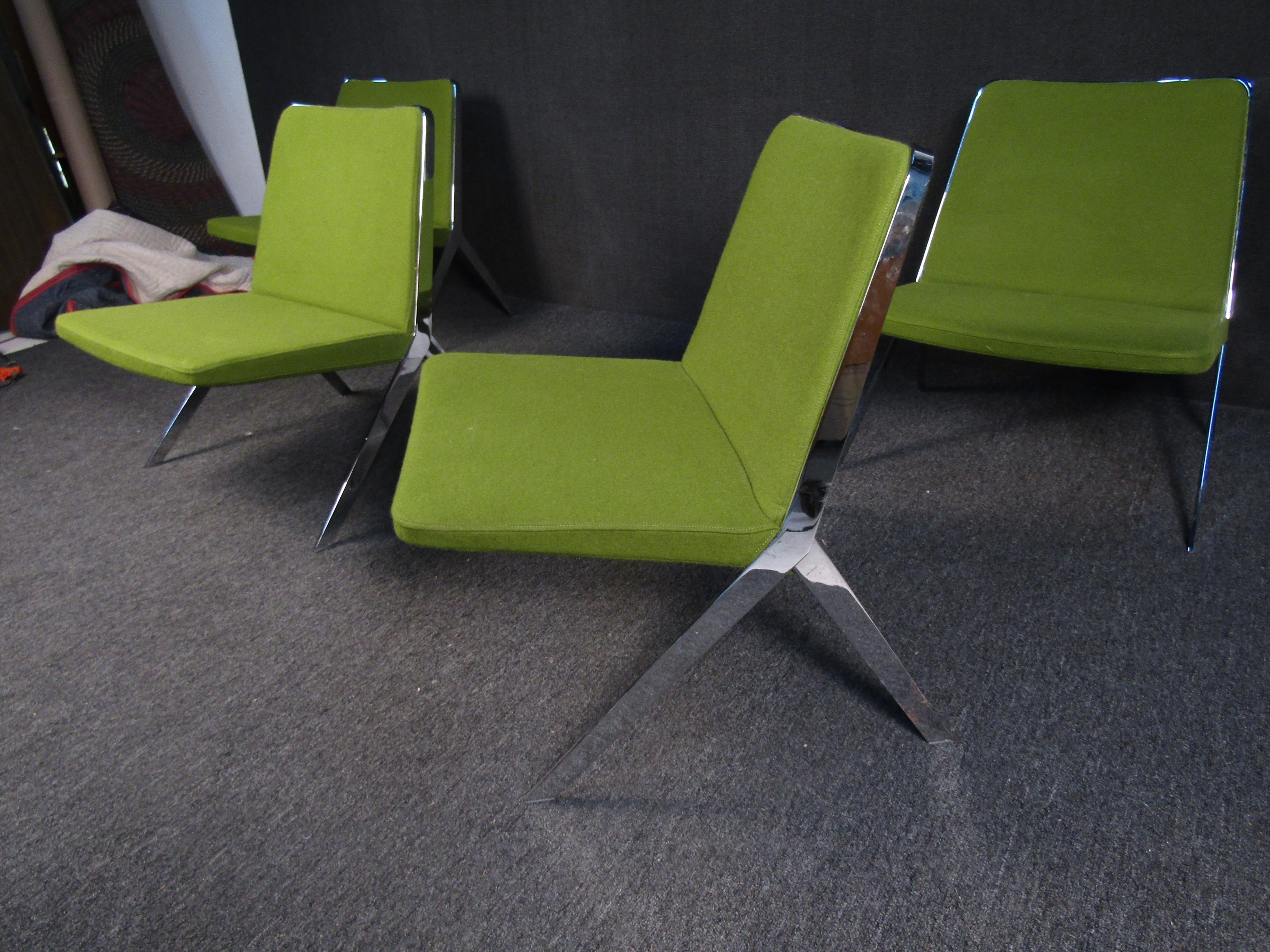 Pair of Mid-Century Modern Office Chairs In Good Condition For Sale In Brooklyn, NY