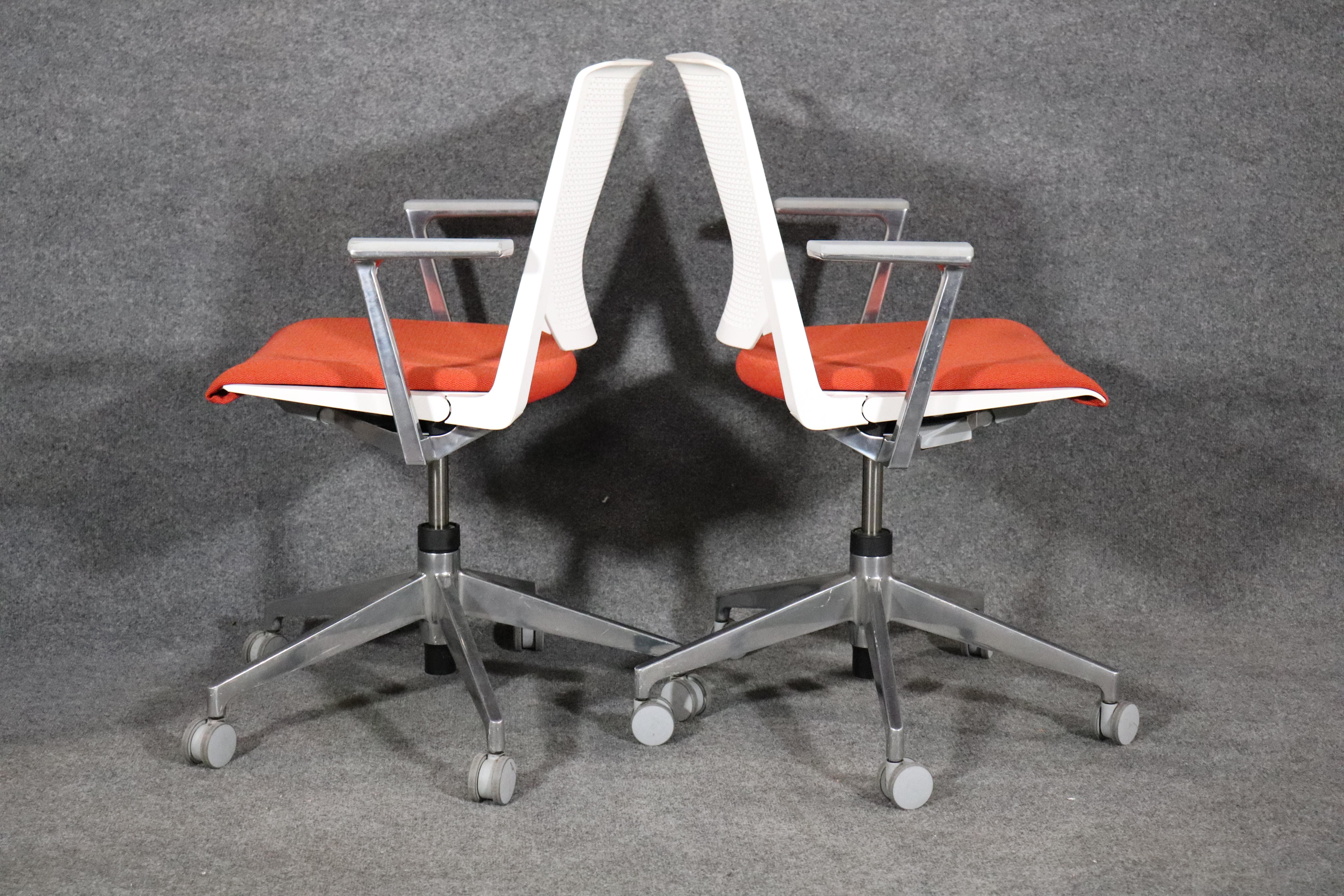 Pair of Mid-Century Modern Office Chairs In Good Condition For Sale In Brooklyn, NY