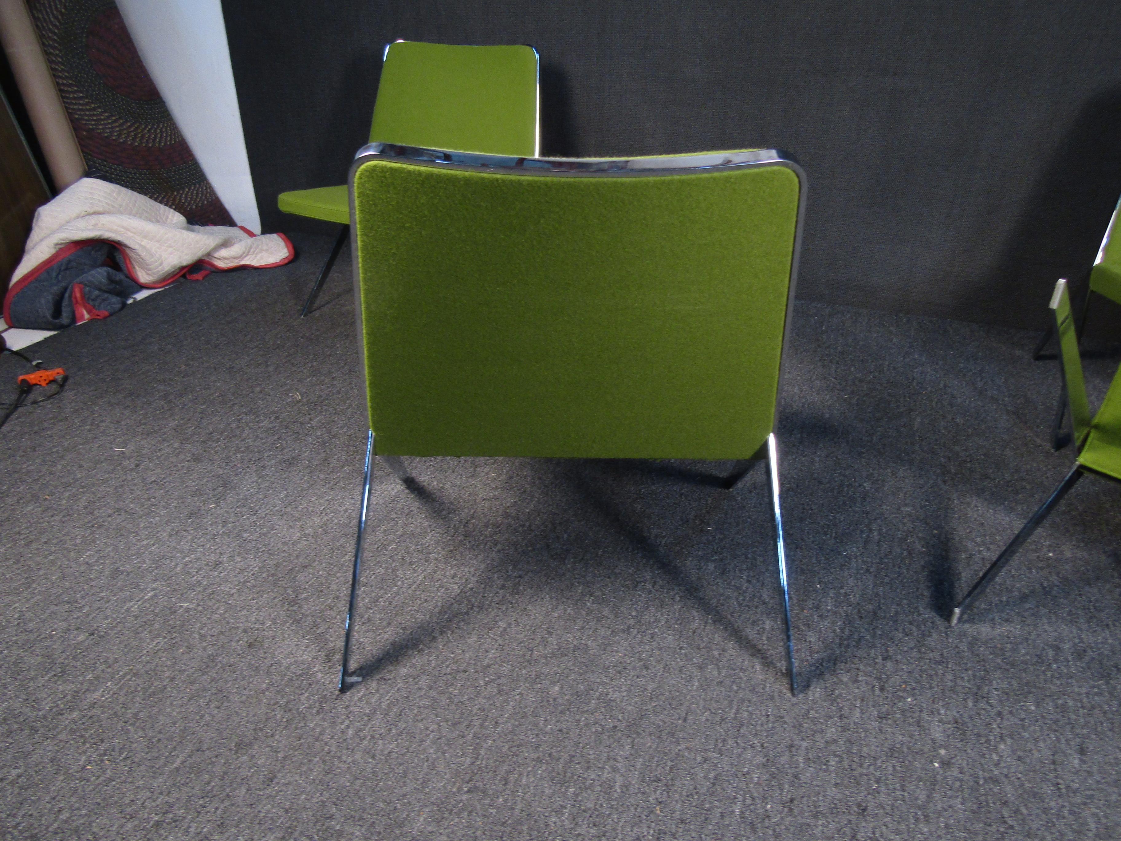 Métal Paire de chaises de bureau de style mi-siècle moderne en vente