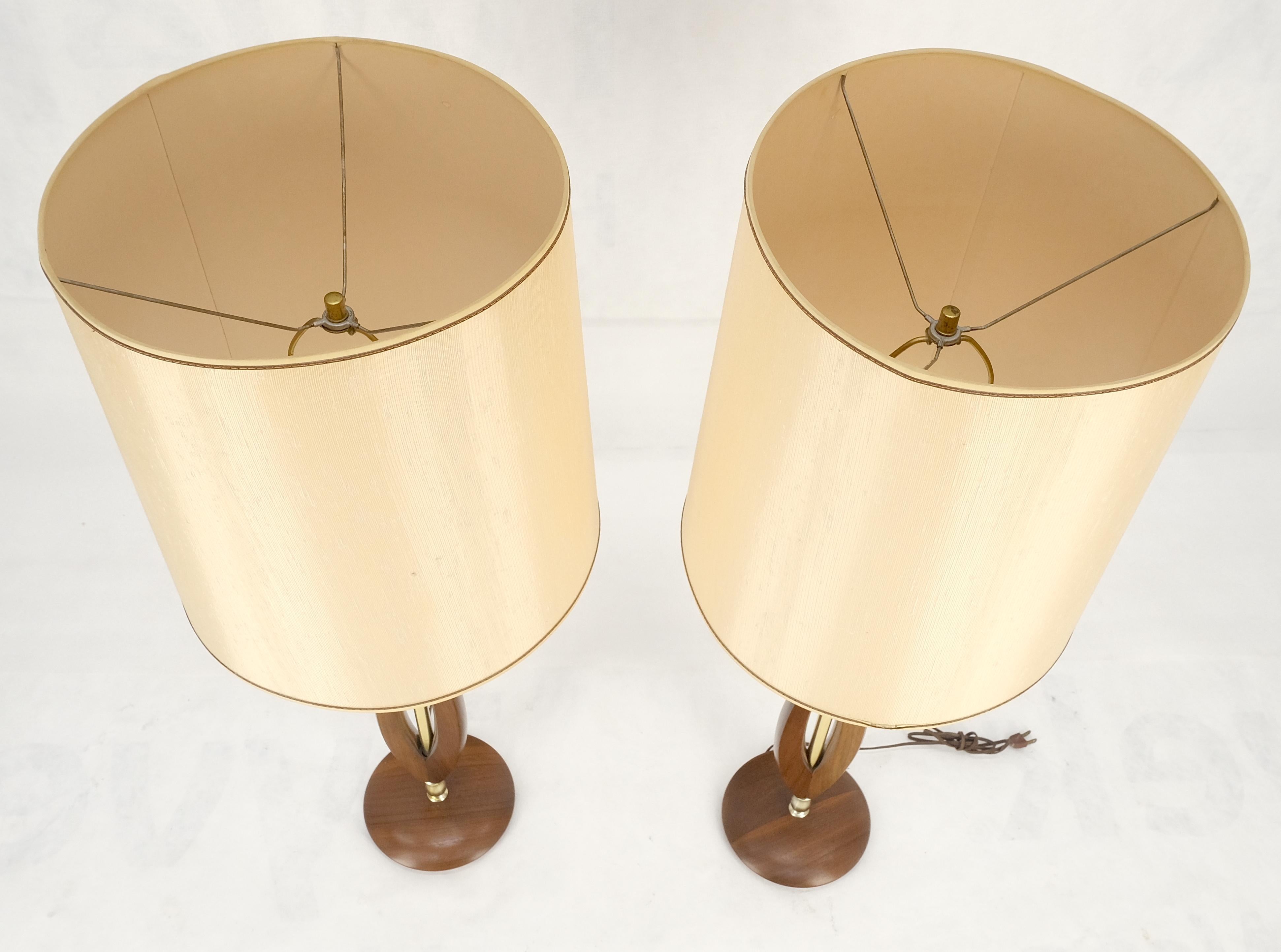 Pair of Mid Century Modern Oiled Walnut Turned Bases c1970s Table Lamps MINT For Sale 3