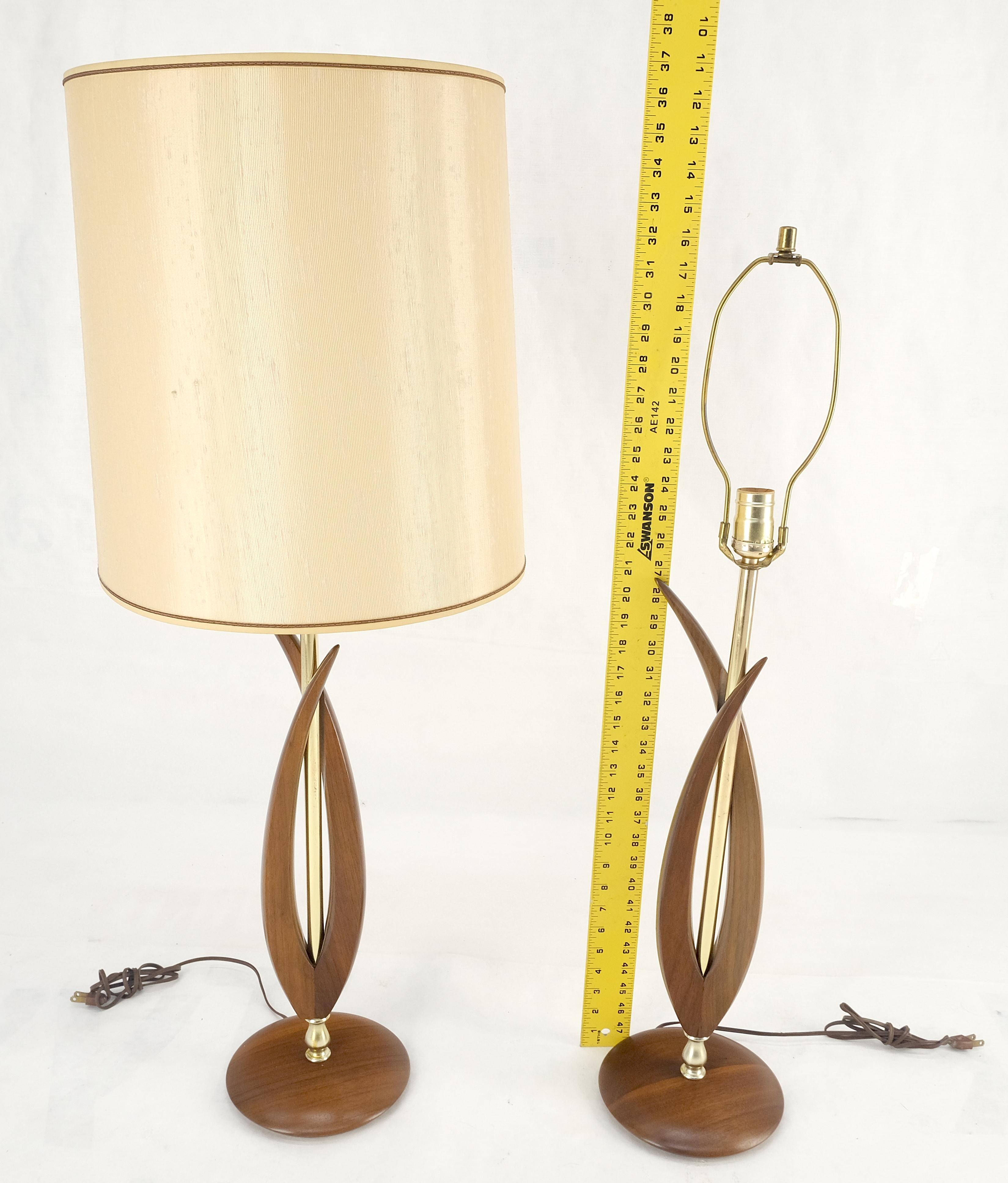 Pair of Mid Century Modern Oiled Walnut Turned Bases c1970s Table Lamps MINT In Good Condition For Sale In Rockaway, NJ