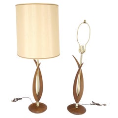 Pareja de bases torneadas de nogal aceitado de la modernidad de mediados de siglo c1970s Lámparas de mesa MINT