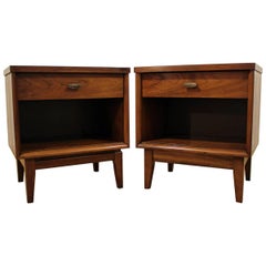 Pair of Mid-Century Modern One-Drawer Walnut Nightstands Pair of Mid-Century Modern One-Drawer Walnut Nightstands