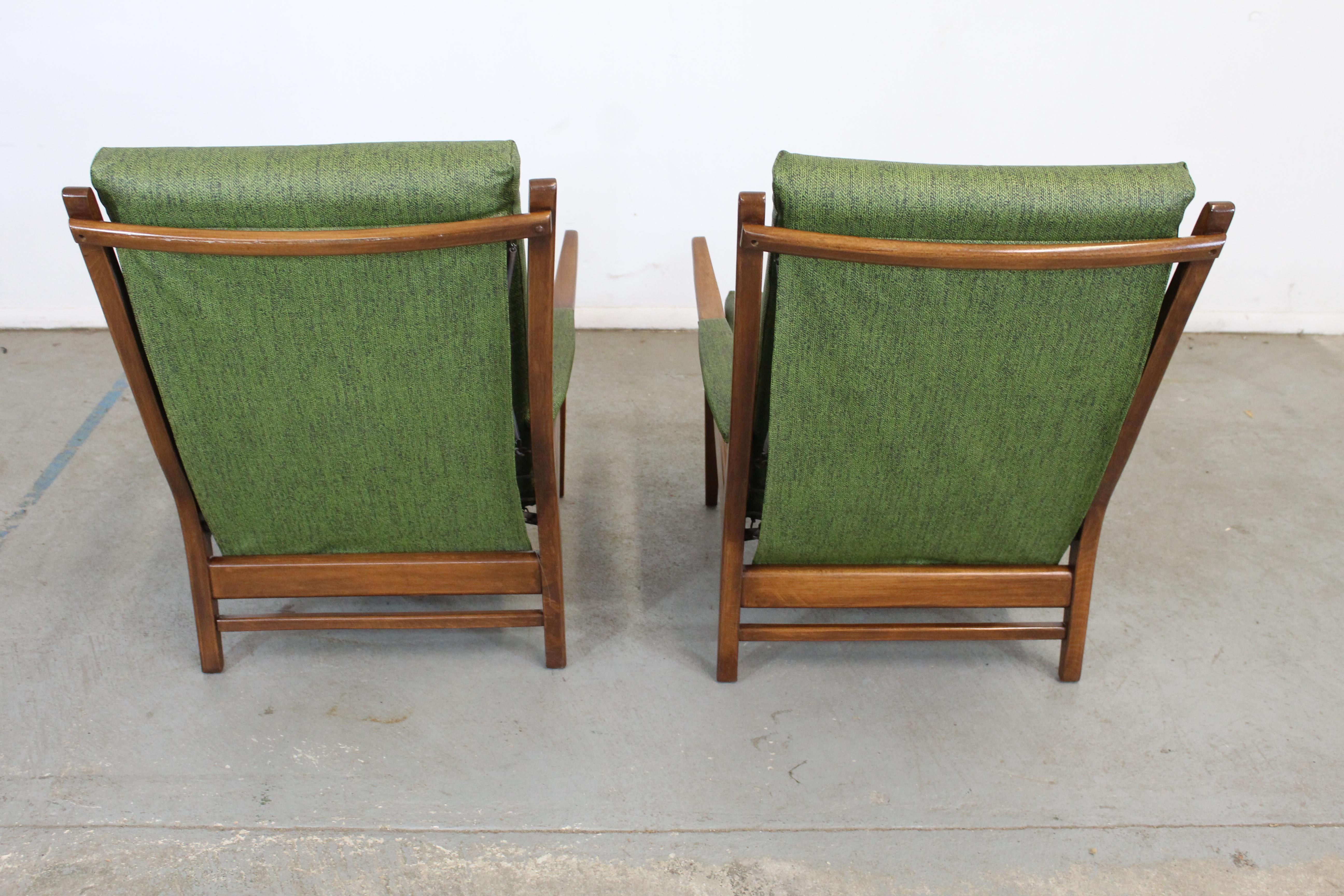 Pair of Mid-Century Modern Open Arm Walnut Lounge Chairs For Sale 2