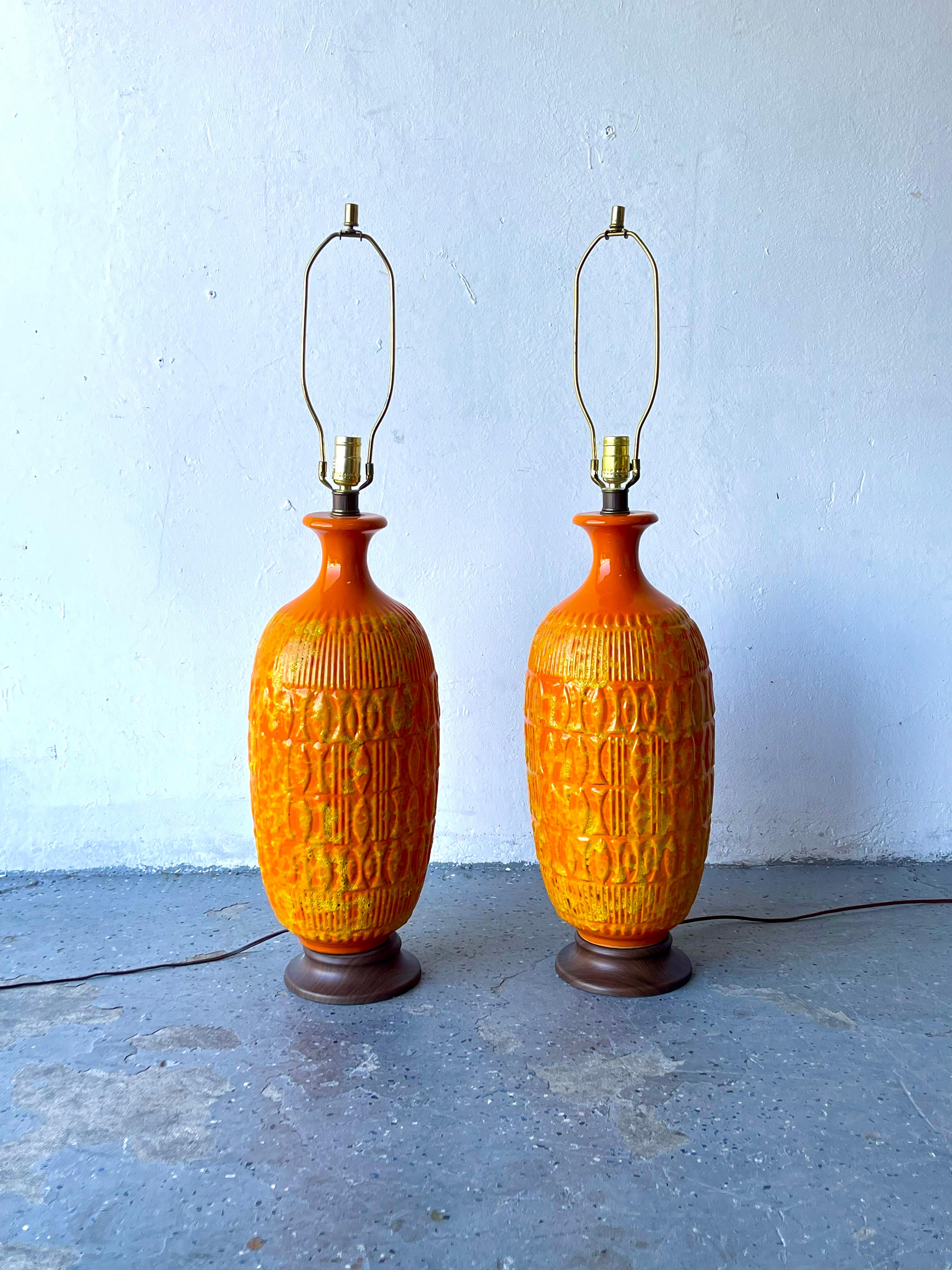 Pair of Mid-Century Modern Orange and Yellow Dripped Glazed Ceramic Lamps For Sale 5