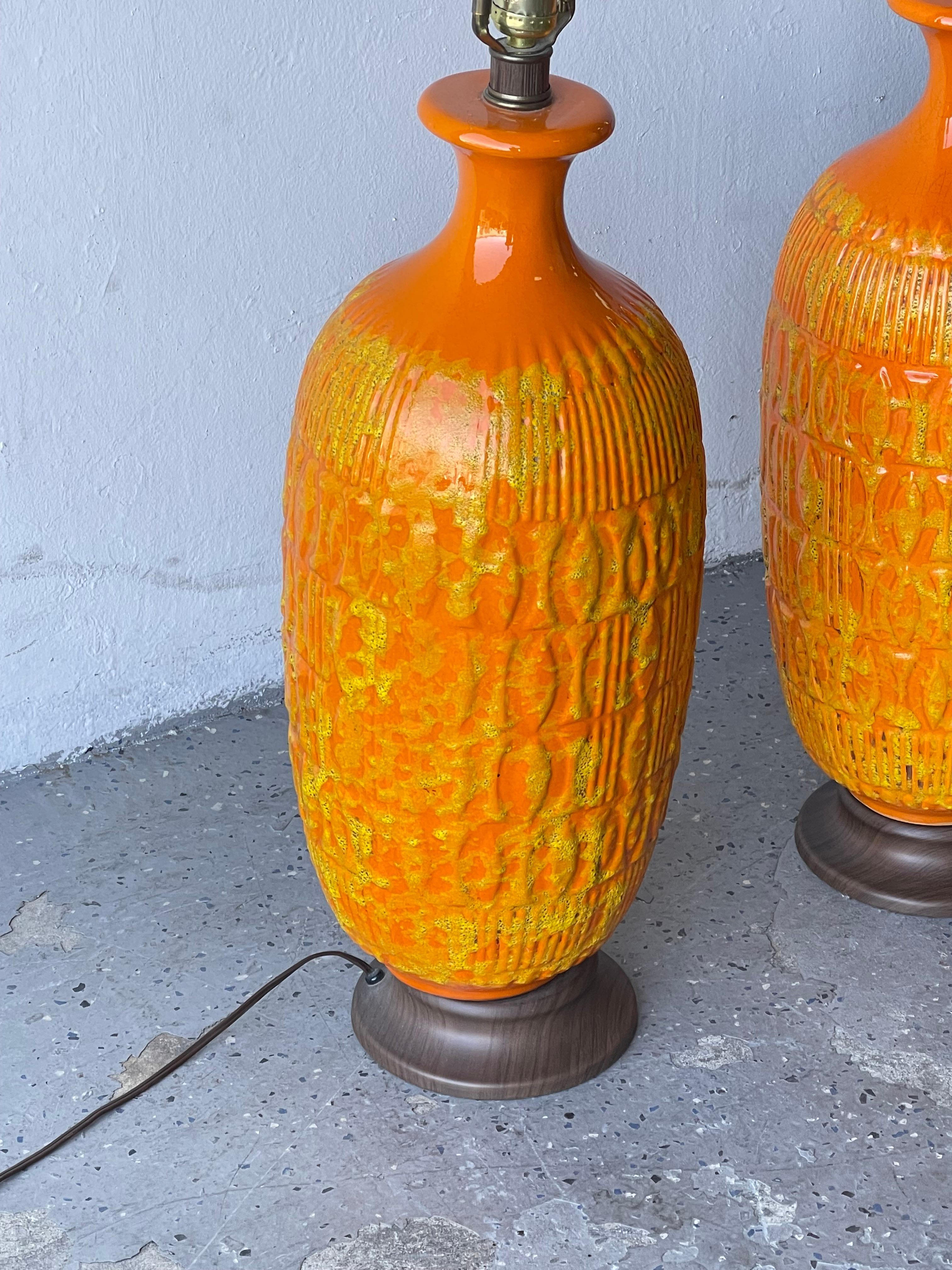 Pair of Mid-Century Modern Orange and Yellow Dripped Glazed Ceramic Lamps For Sale 1