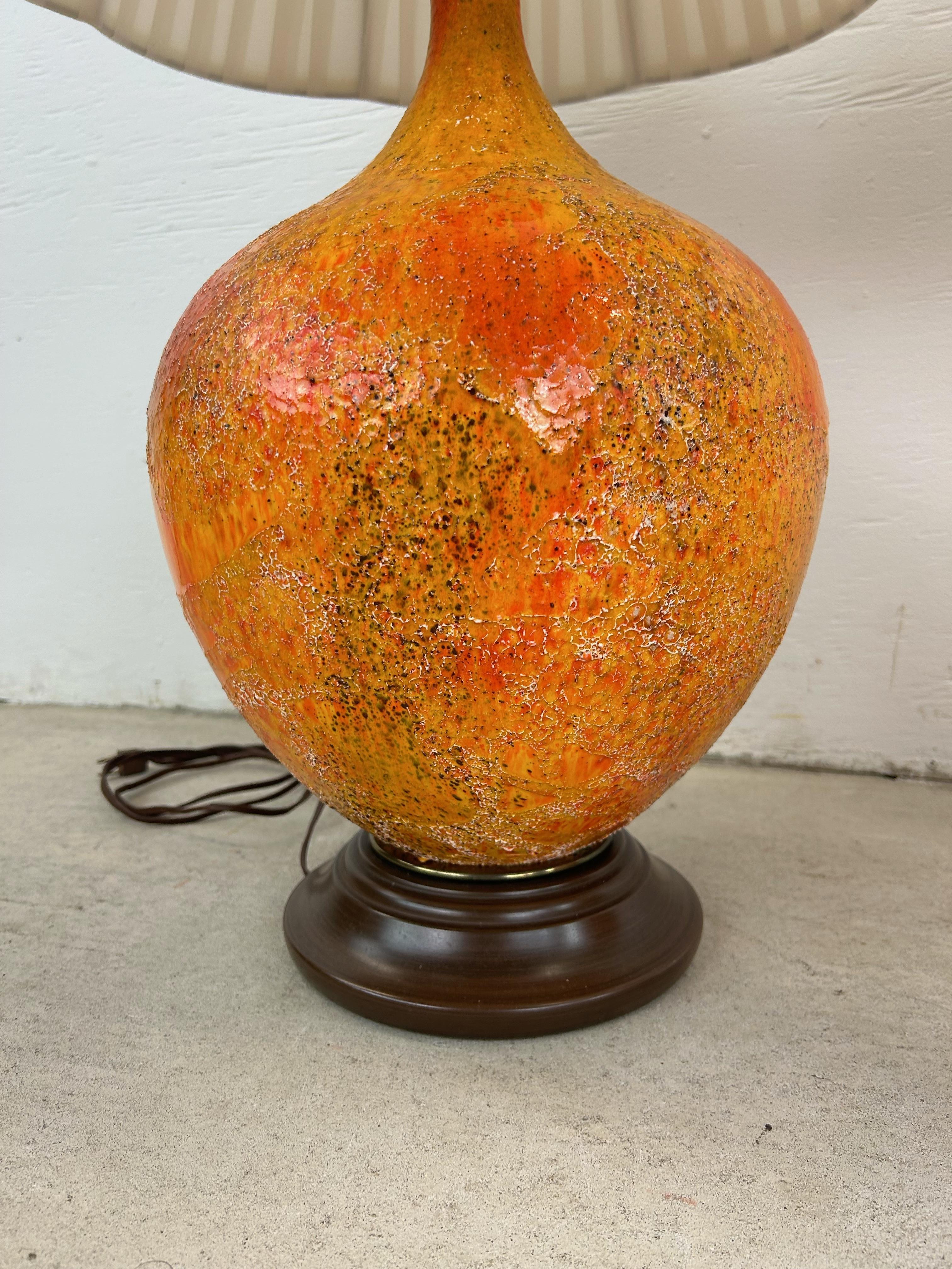 Céramique Paire de lampes de table The Modernity orange avec glaçure Lava en vente