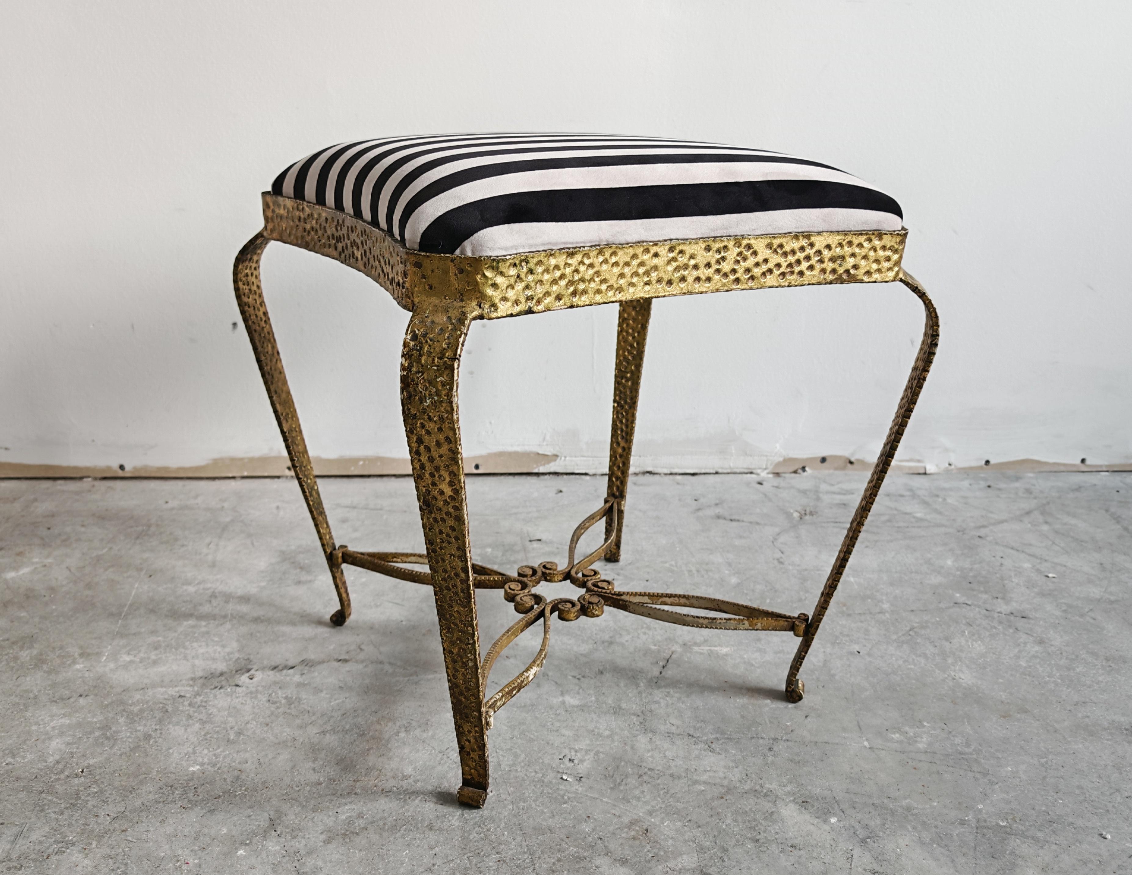 Zwei moderne Ottomane oder Poufs aus der Mitte des Jahrhunderts von Pier Luigi Colli, Italien 1950er Jahre (Mitte des 20. Jahrhunderts) im Angebot
