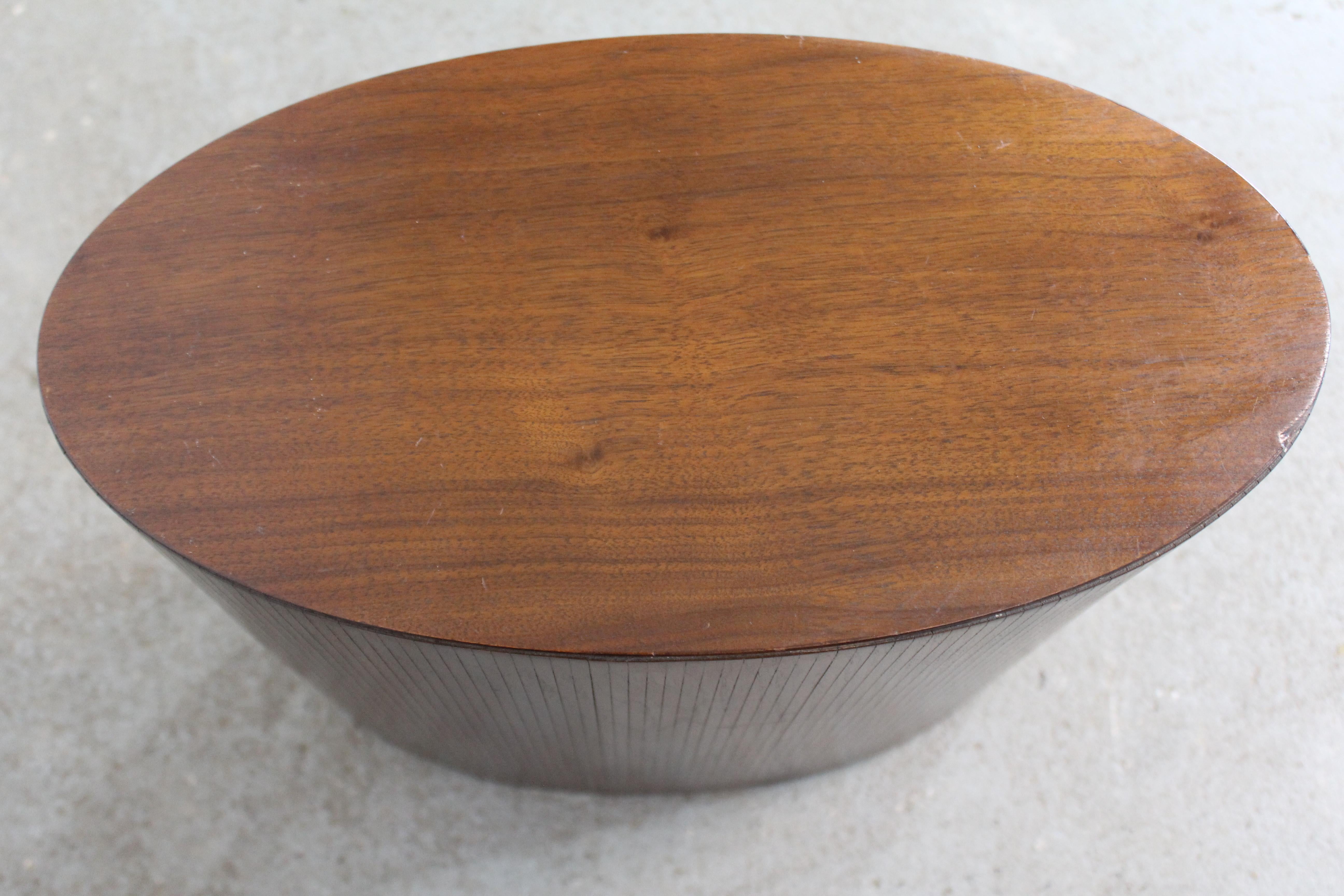 Pair of Mid-Century Modern Oval Walnut Pedestal/Stands/End Table by Lane For Sale 2