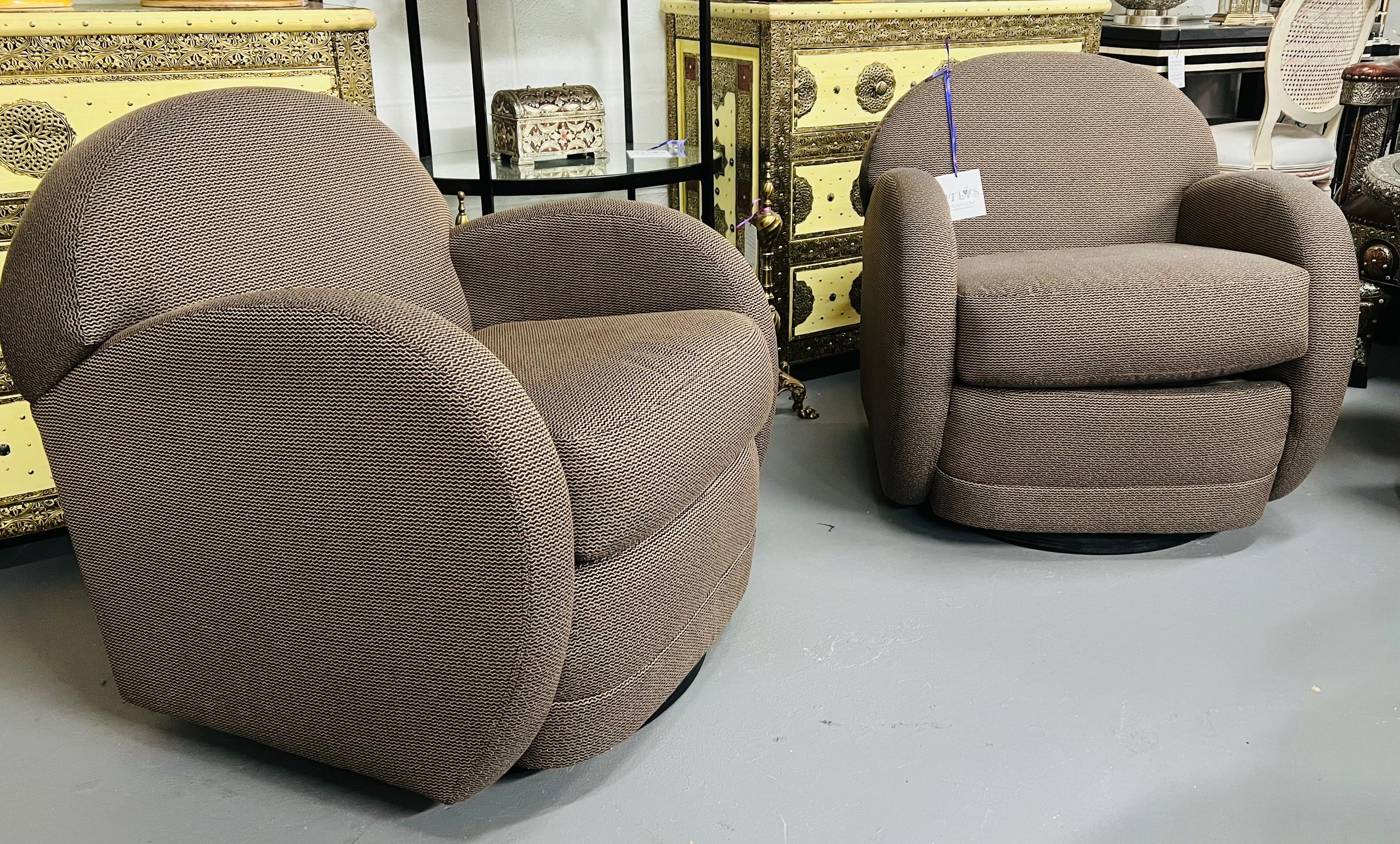  Mid-Century Modern Pace by Directional Leon Rosen Style Swivel Chair, a Pair  In Good Condition In Plainview, NY
