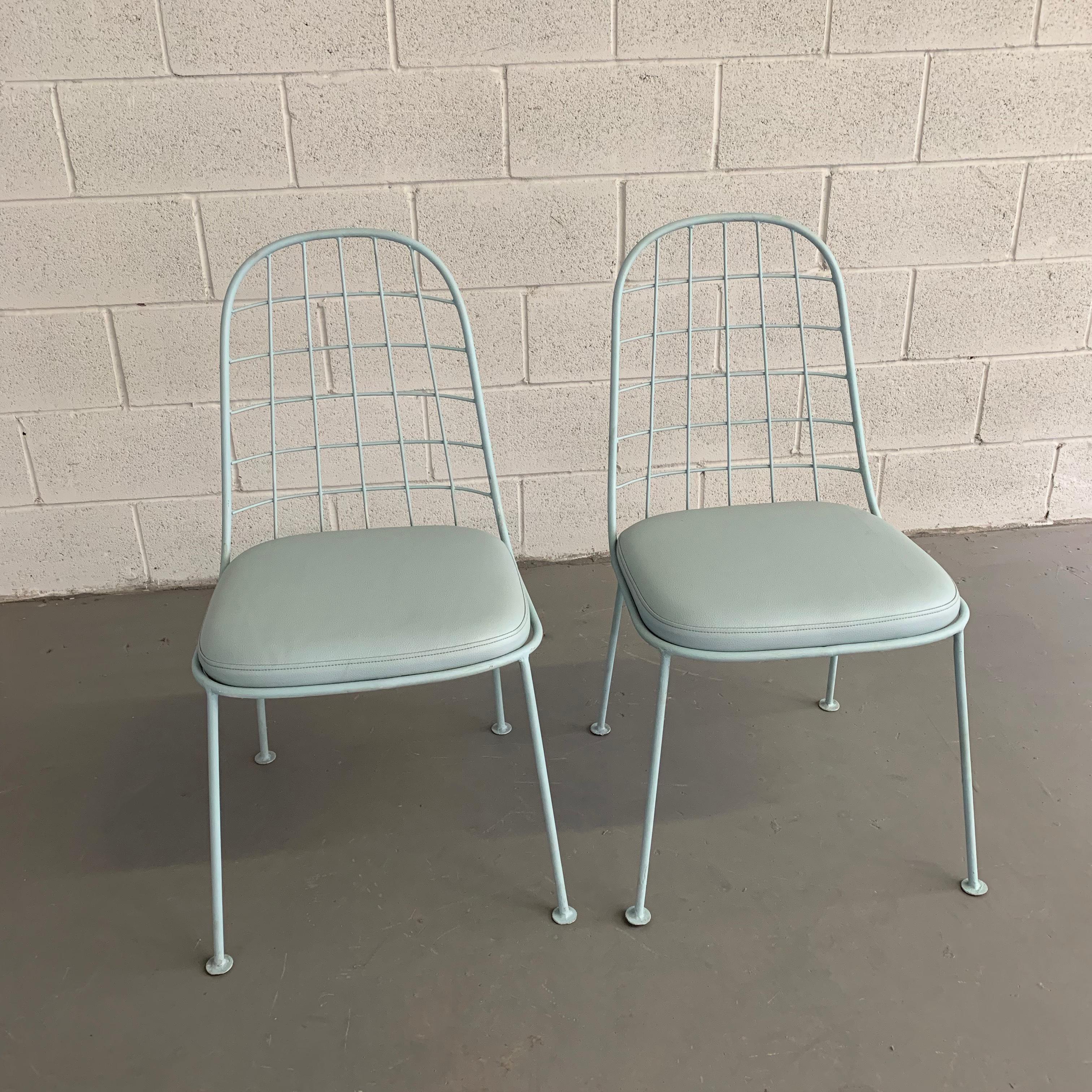 Fabric Pair of Mid-Century Modern Painted Wrought Iron Outdoor Patio Chairs For Sale