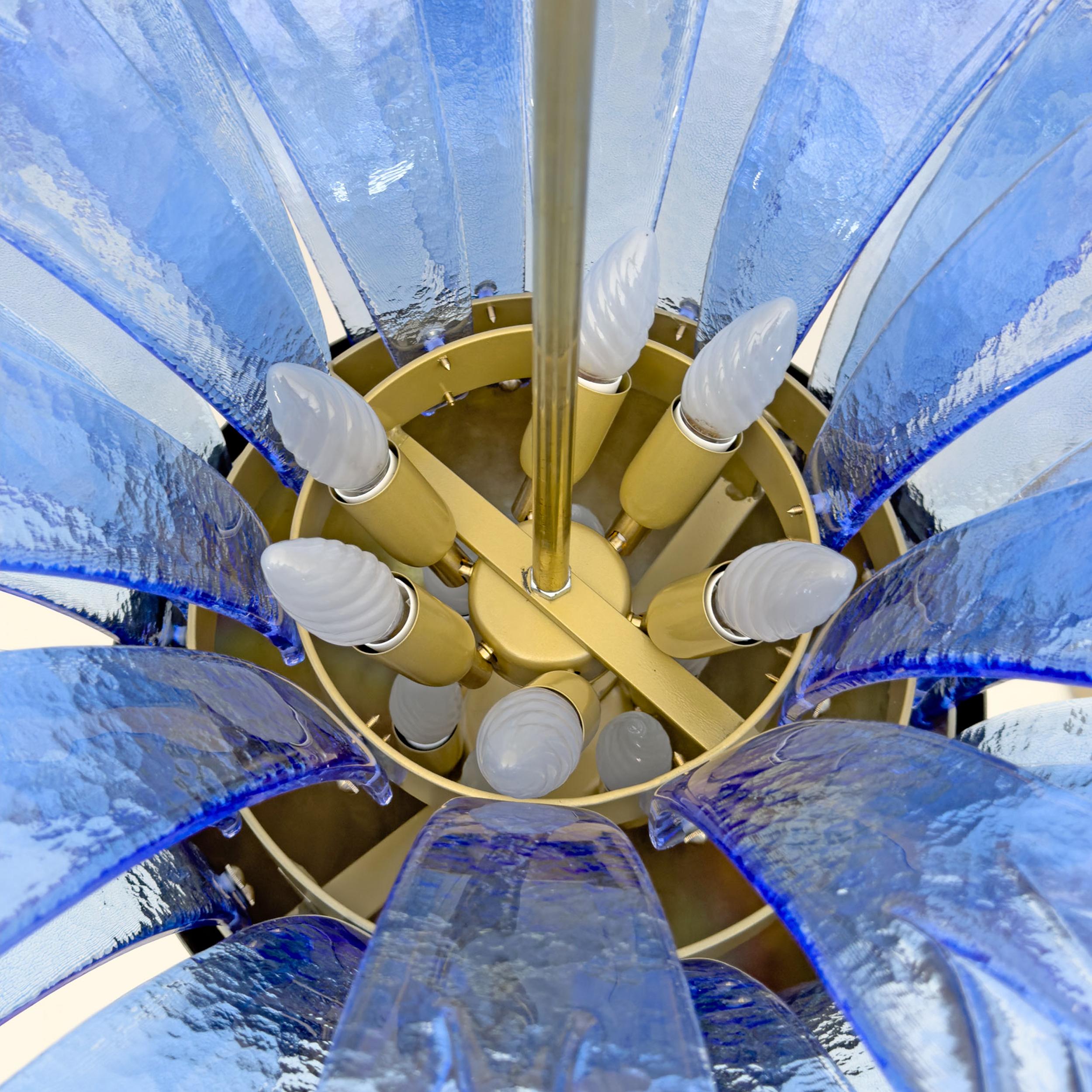 Paire de lustres à feuilles de palmier en verre de Murano et laiton de style moderne du milieu du siècle en vente 2