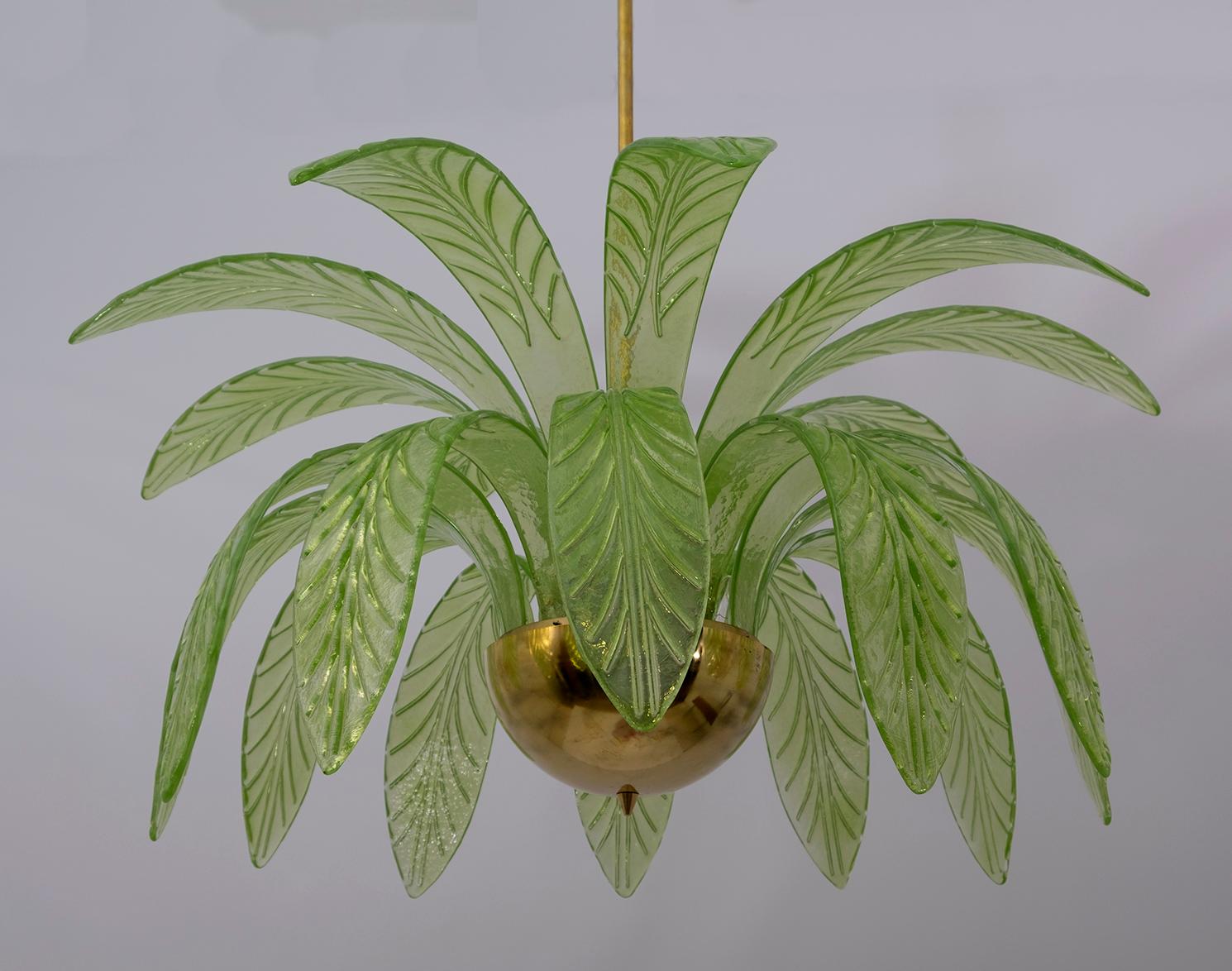 Pair of Mid-Century Modern Palm Leaves Chandelier Murano Glass and Brass, 1970s In Good Condition For Sale In Puglia, Puglia