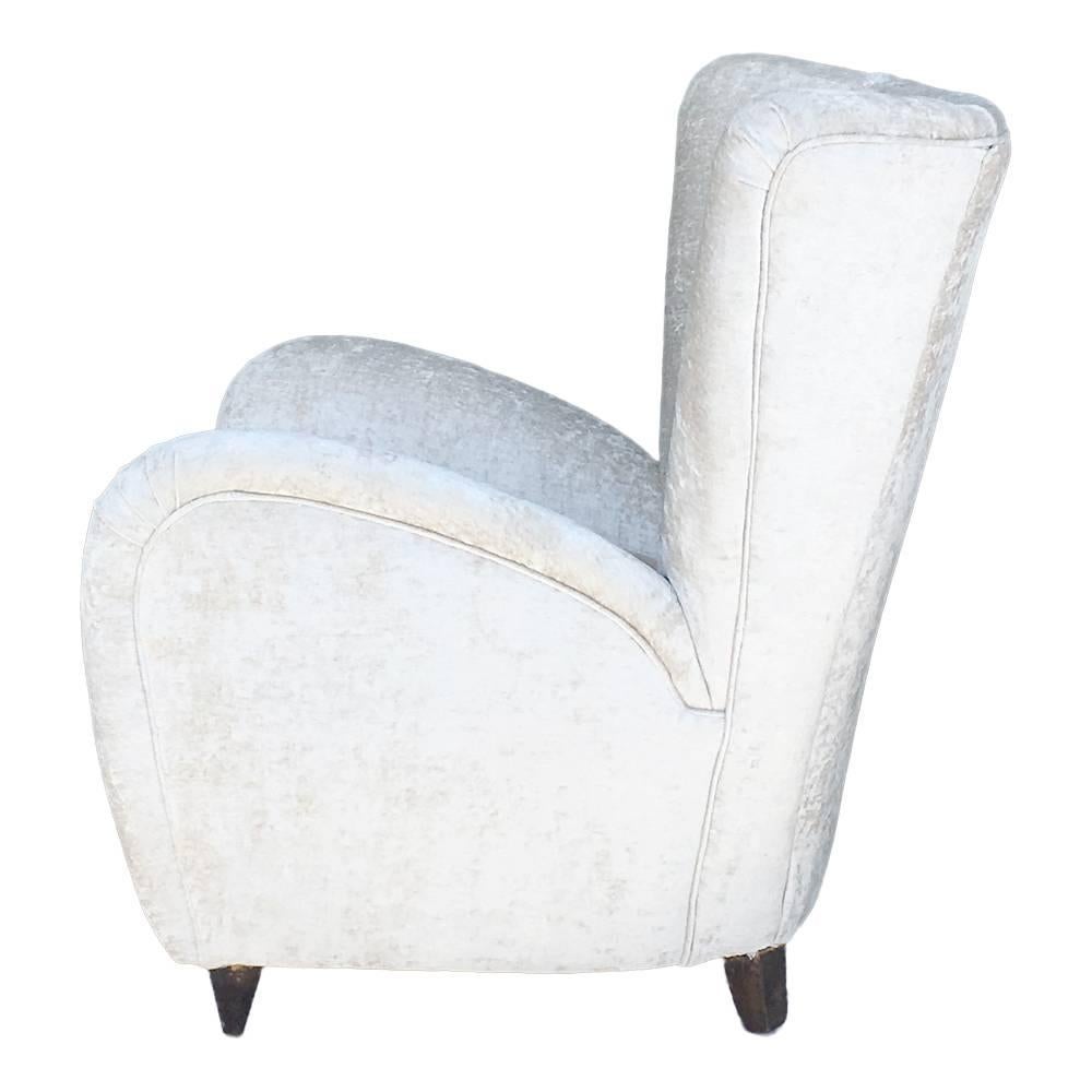 Hand-Carved 20th Century White Italian Pair of Vintage Velvet Lounge Chairs by Paolo Buffa For Sale