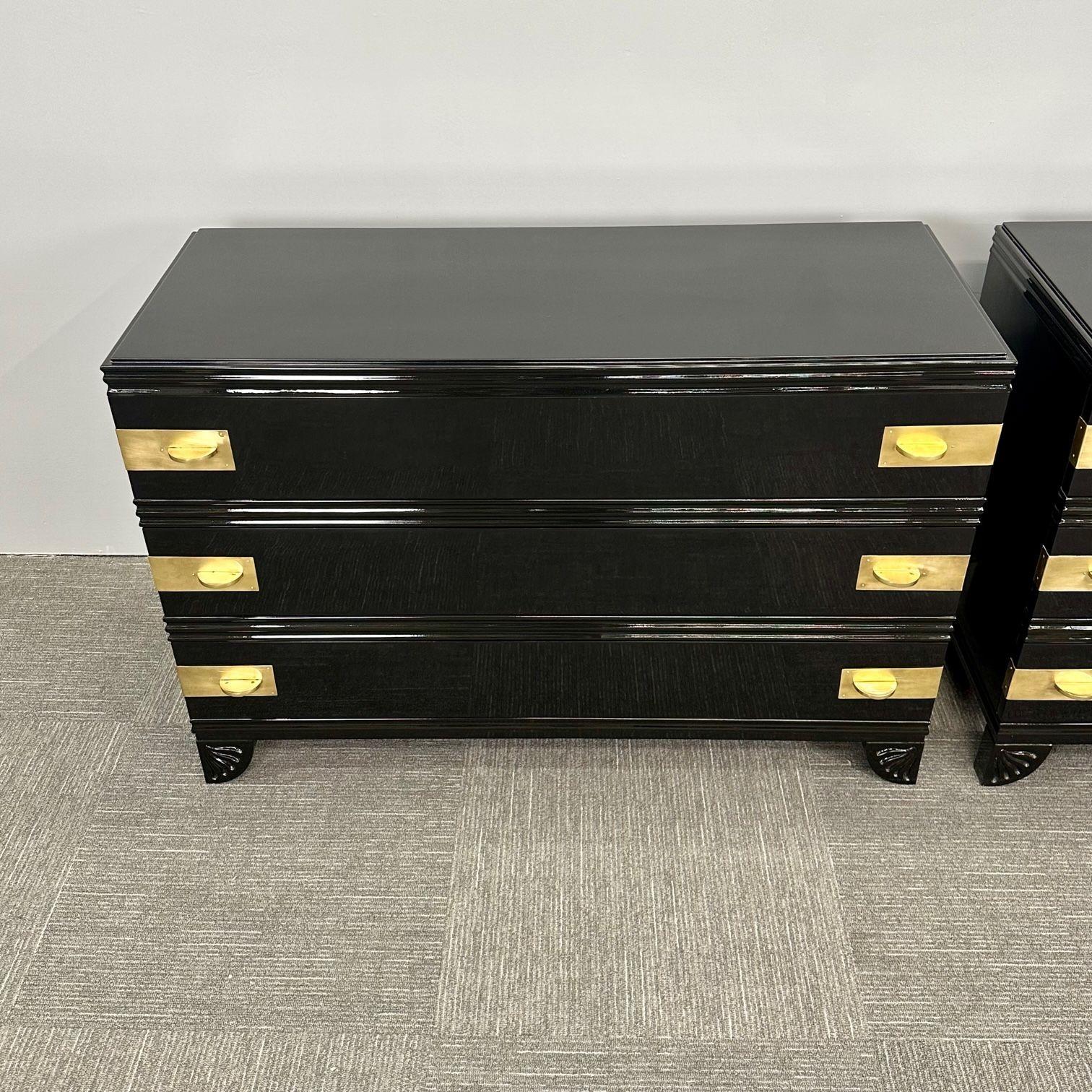 Pair of Mid-Century Modern Parzinger Style Black Lacquer Commodes / Nightstands In New Condition In Stamford, CT