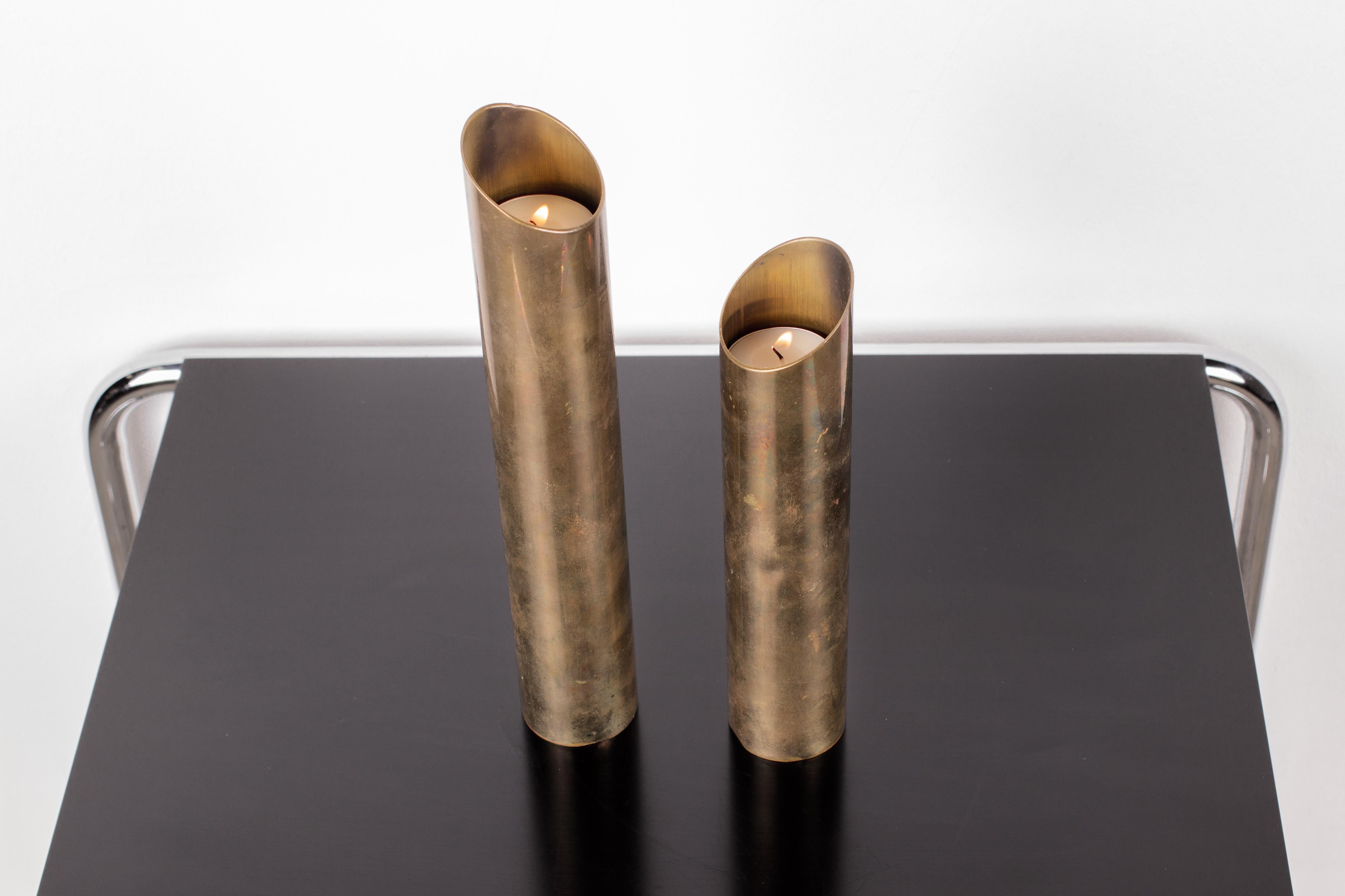 Pair of Mid-Century Modern Patinated Brass Tube Candlestick Holders In Fair Condition For Sale In Grand Cayman, KY