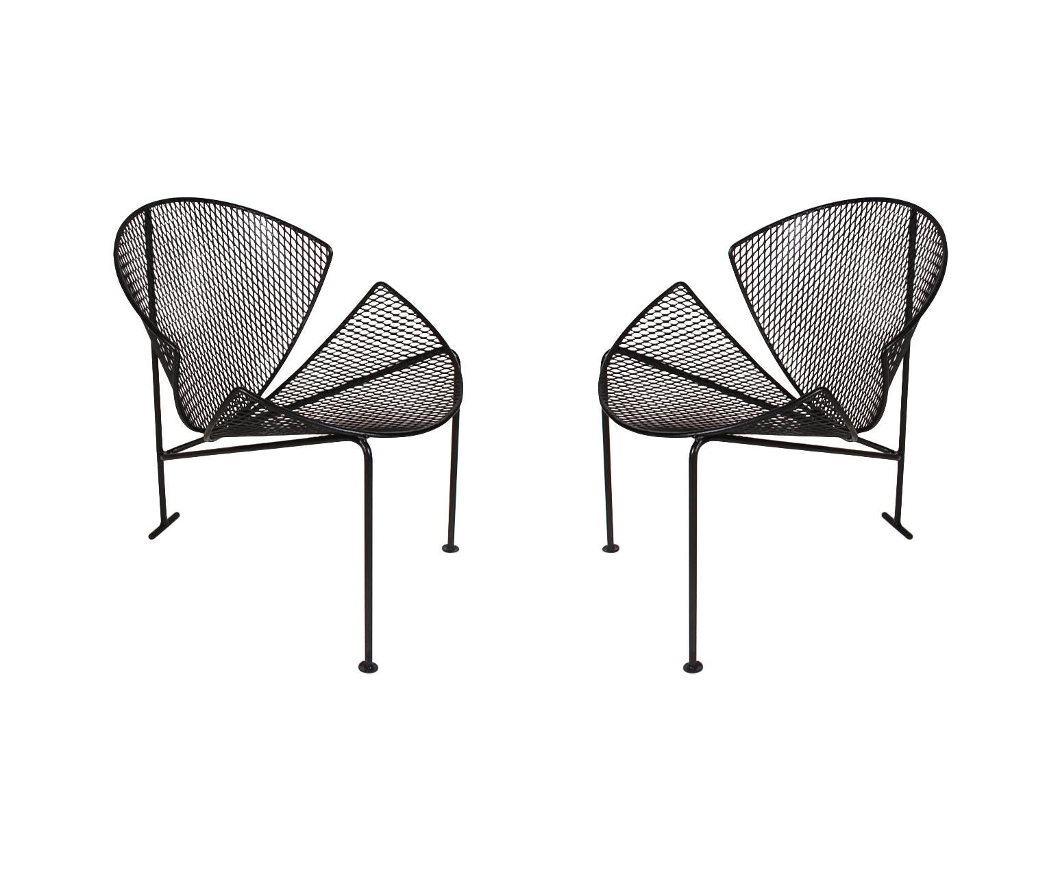 Italian Pair of Mid-Century Modern Patio Lounge Clamshell Chairs by Salterini