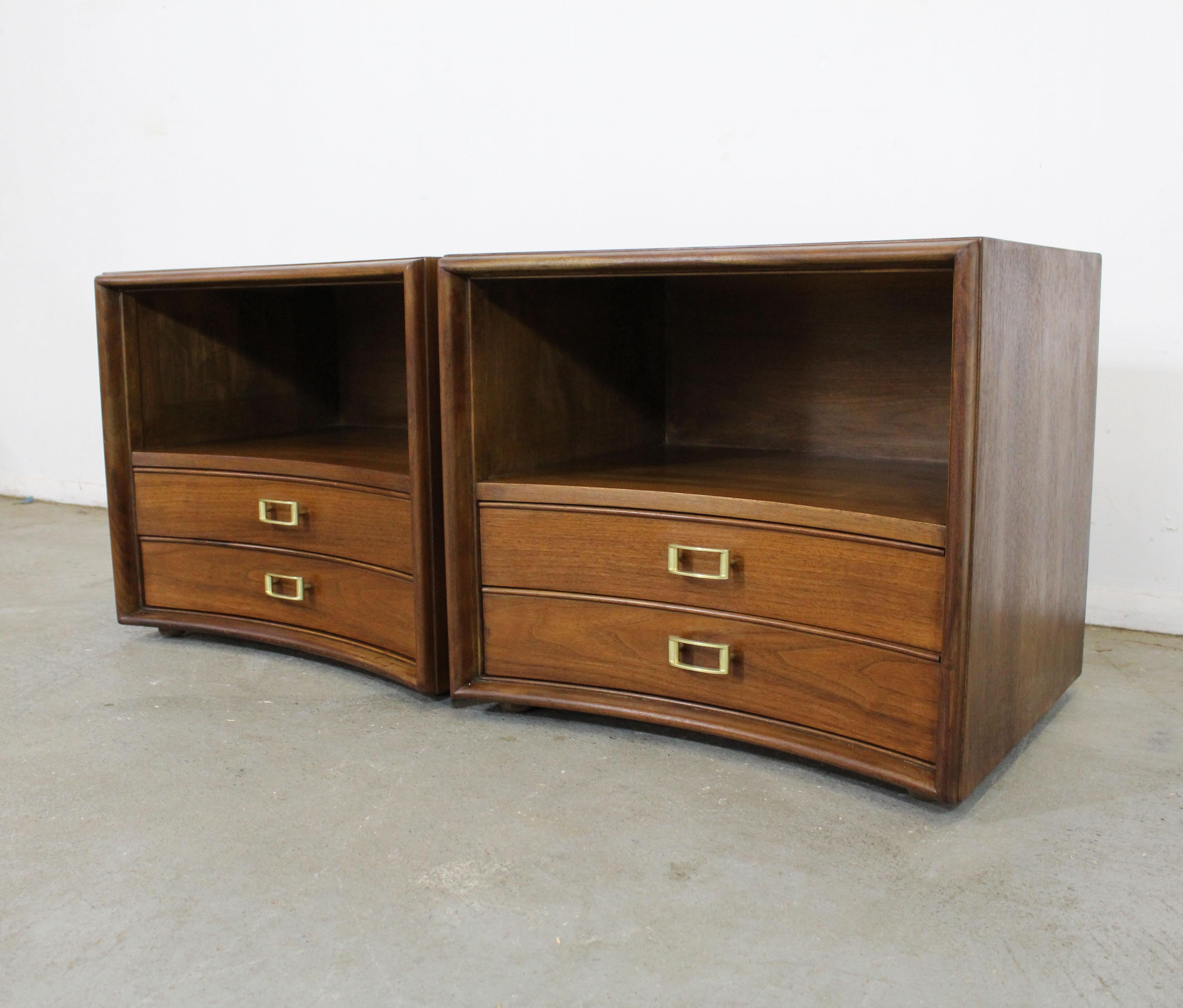 Pair of Mid-Century Modern Paul Frankl Johnson 'Emissary' Curved Nightstands In Good Condition In Wilmington, DE