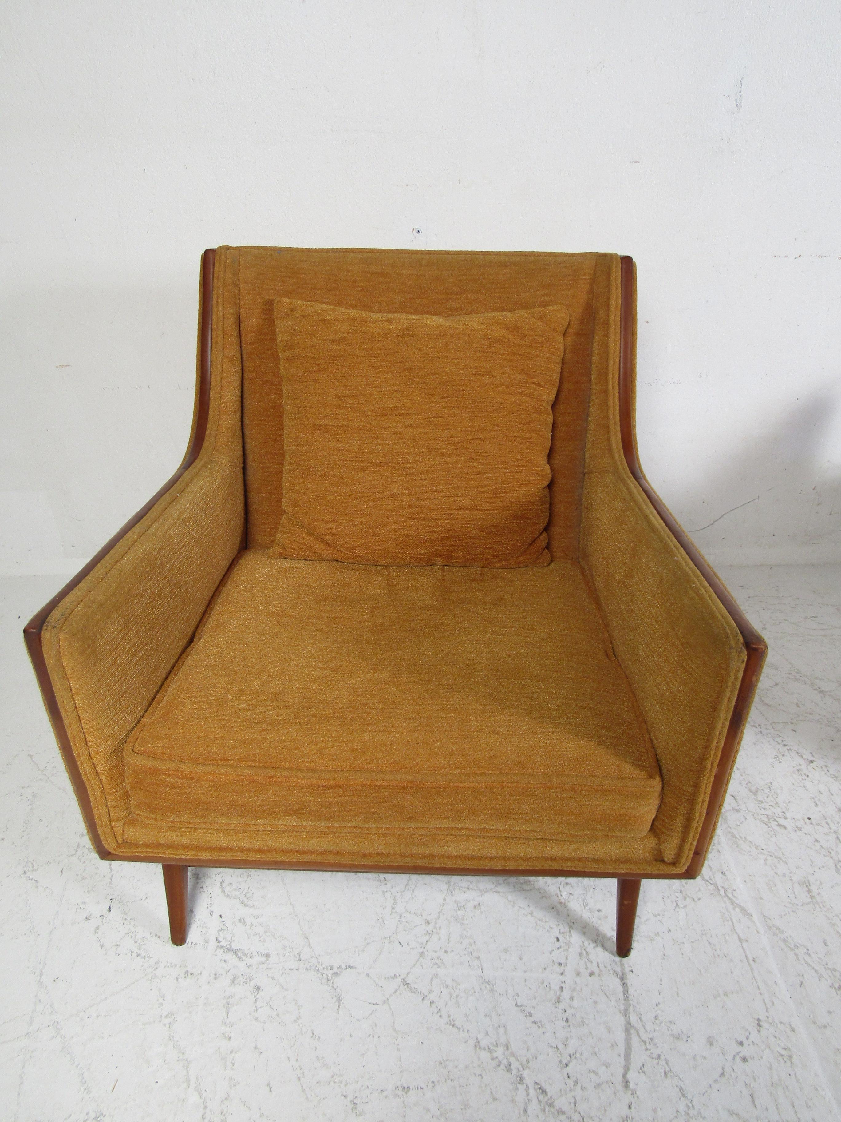 Fabric Pair of Mid-Century Modern Paul McCobb Lounge Chairs