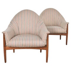 Retro Pair of Mid-Century Modern Petite Tub Chairs Attributed to Thayer Coggin