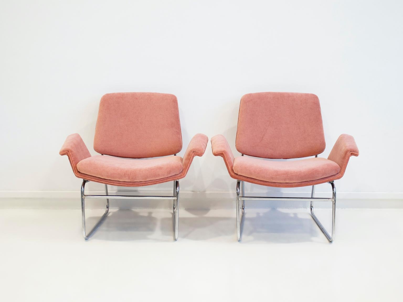 pink eames chair