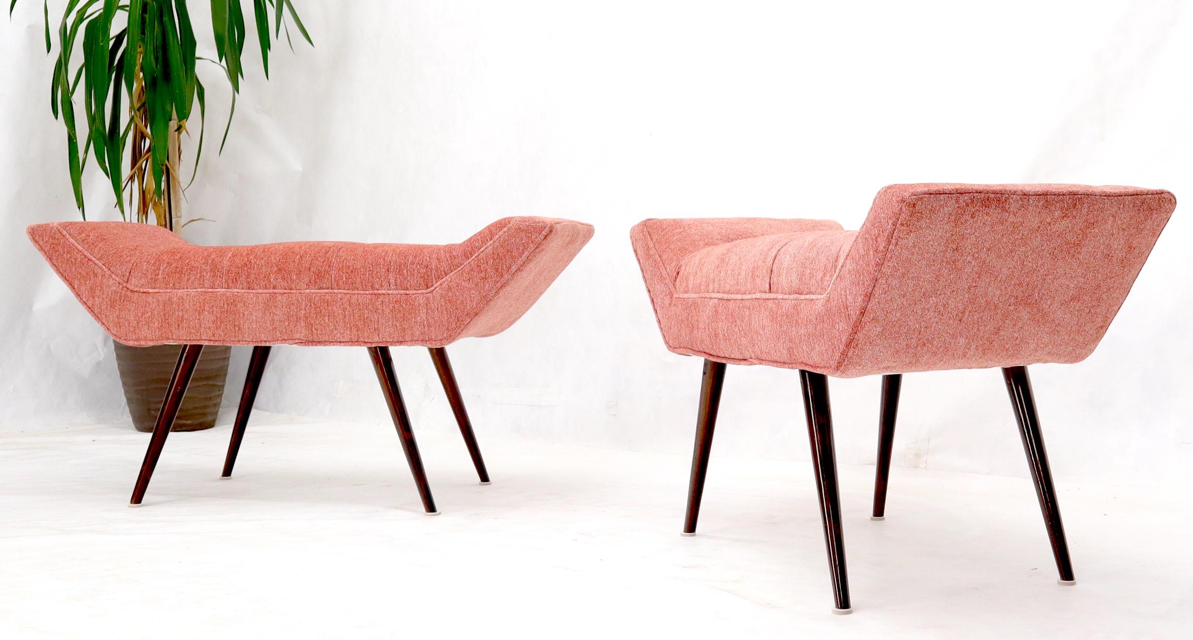 20th Century Pair of Mid-Century Modern Pink Velvet Upholstery Dowel Legs Benches For Sale