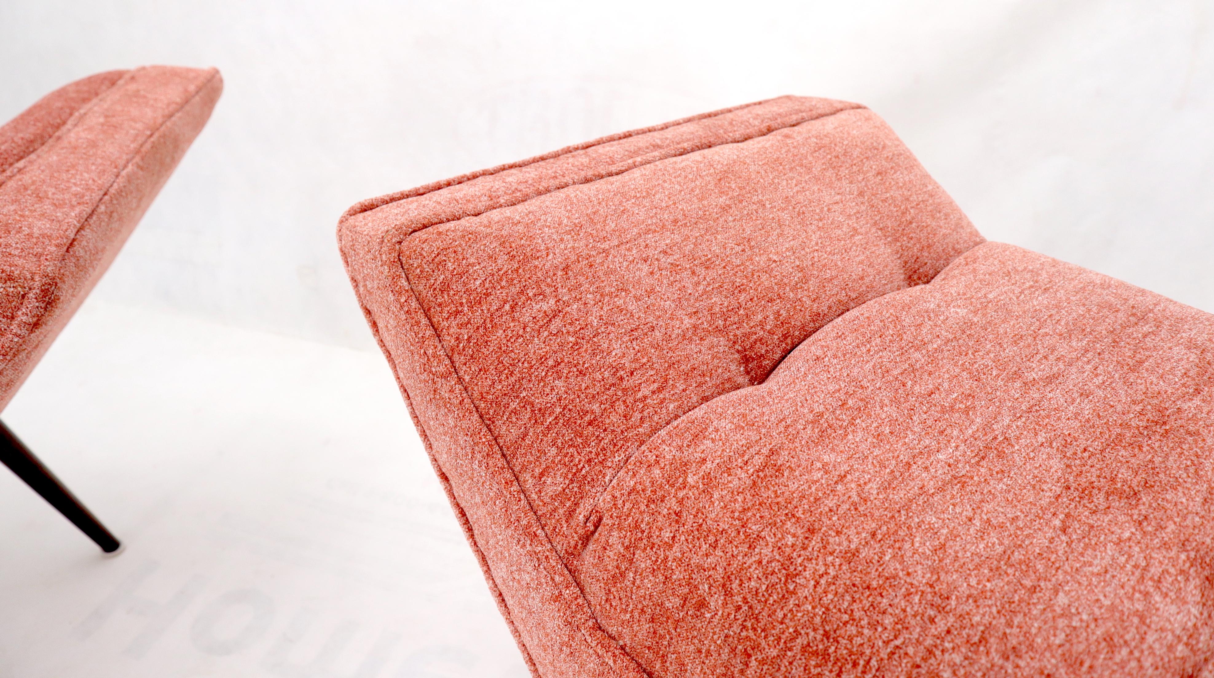Pair of Mid-Century Modern Pink Velvet Upholstery Dowel Legs Benches For Sale 3