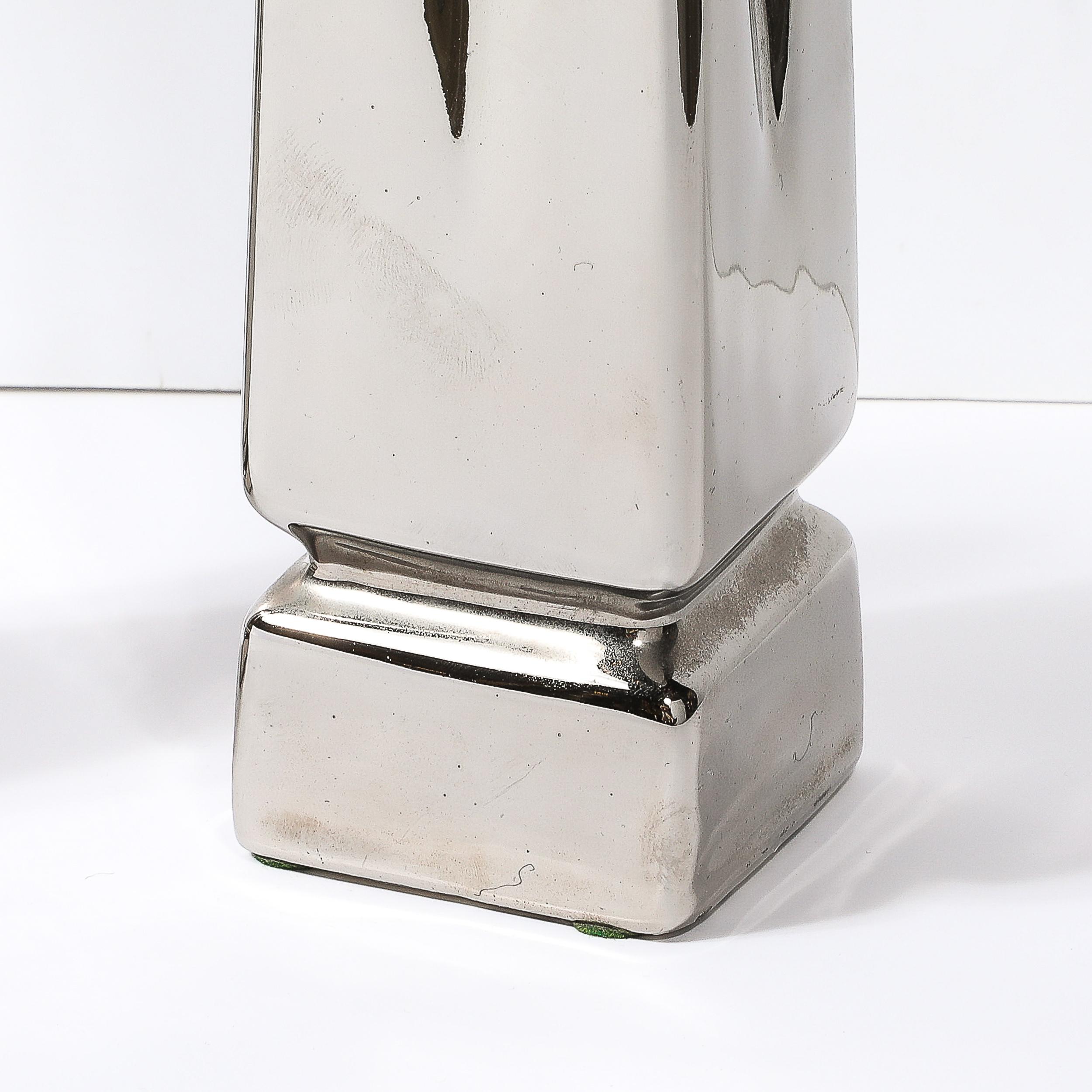 Americano Coppia di sculture obelisco placcate in platino della metà del secolo scorso firmate Jaru in vendita