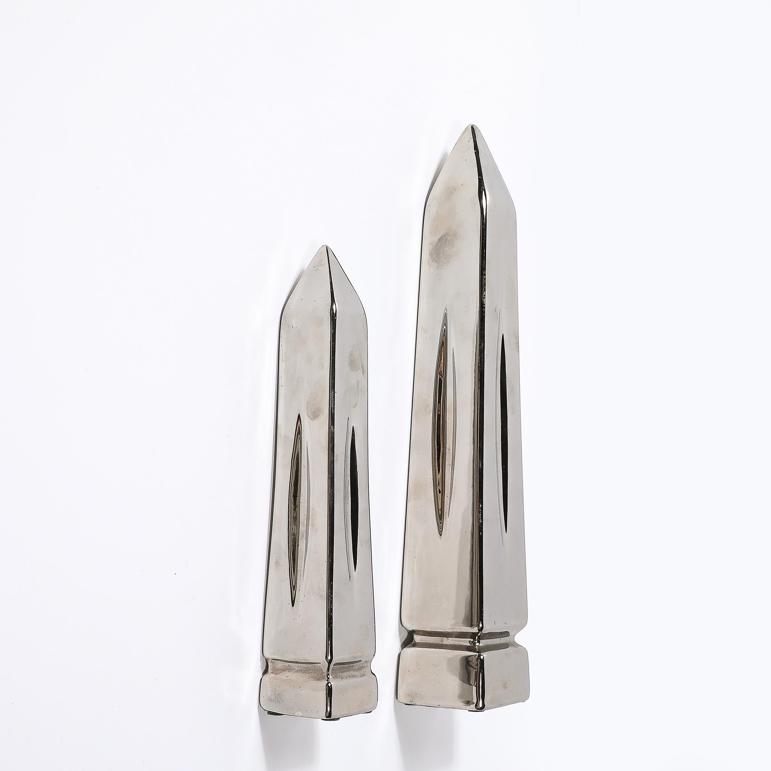 Coppia di sculture obelisco placcate in platino della metà del secolo scorso firmate Jaru in vendita 1