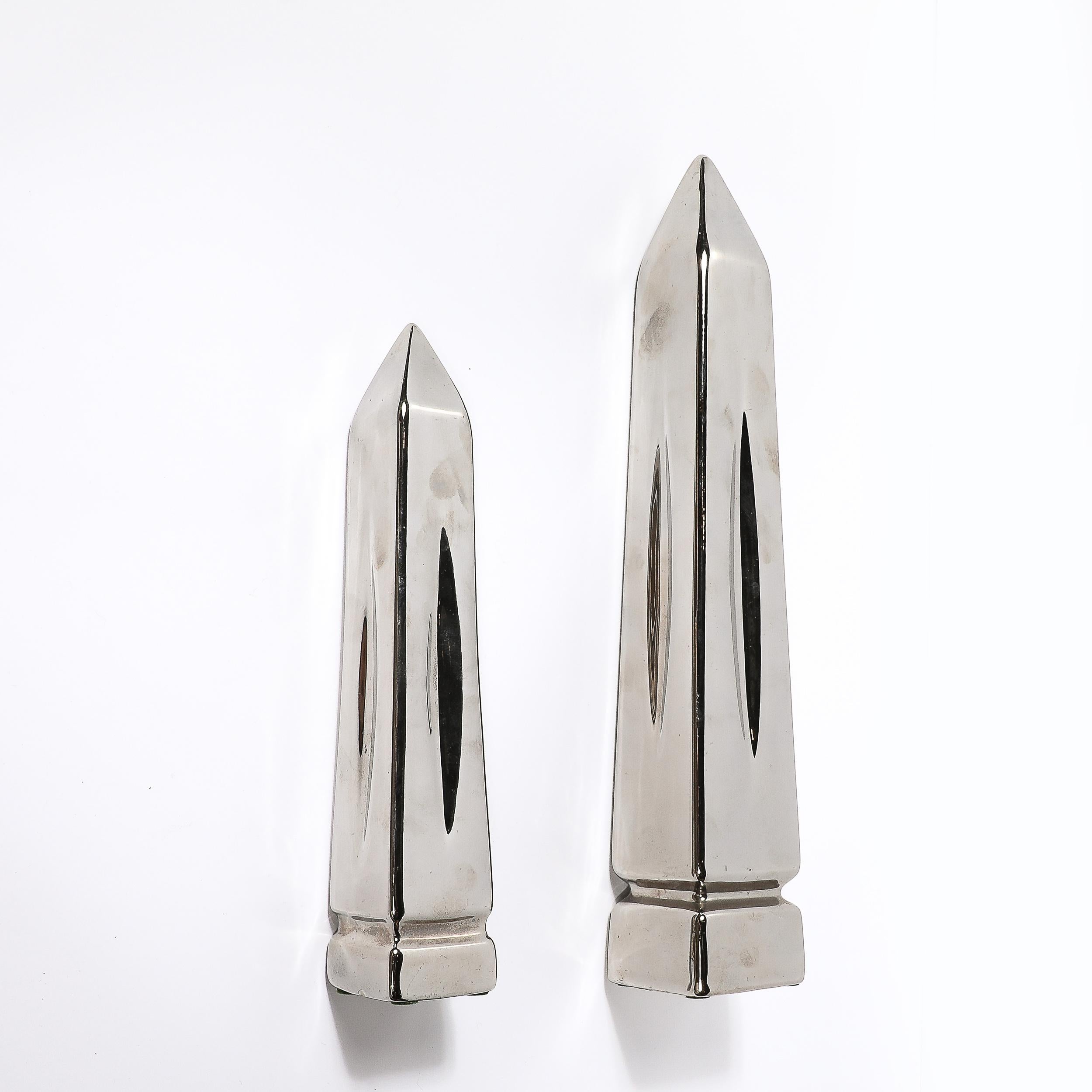 Coppia di sculture obelisco placcate in platino della metà del secolo scorso firmate Jaru in vendita 2