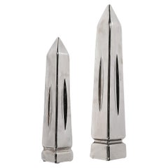 Coppia di sculture obelisco placcate in platino della metà del secolo scorso firmate Jaru