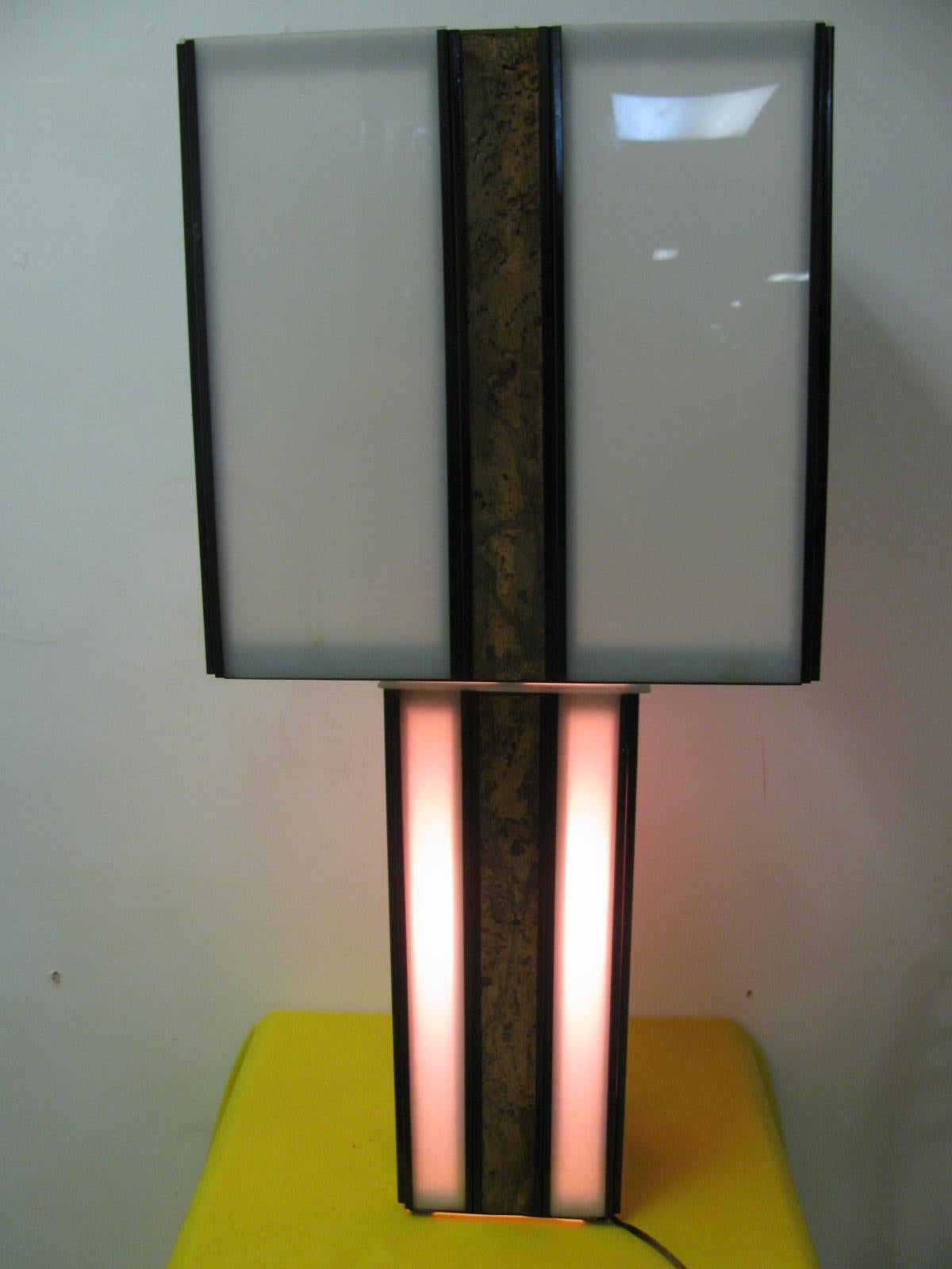 Pair of Mid-Century Modern Plexi with Cork Table Lamps In Good Condition For Sale In Port Jervis, NY