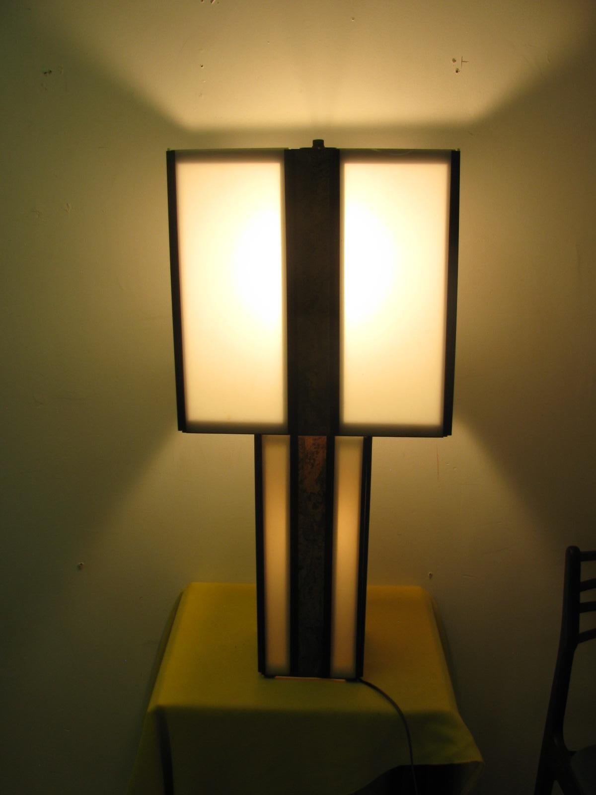 20th Century Pair of Mid-Century Modern Plexi with Cork Table Lamps For Sale