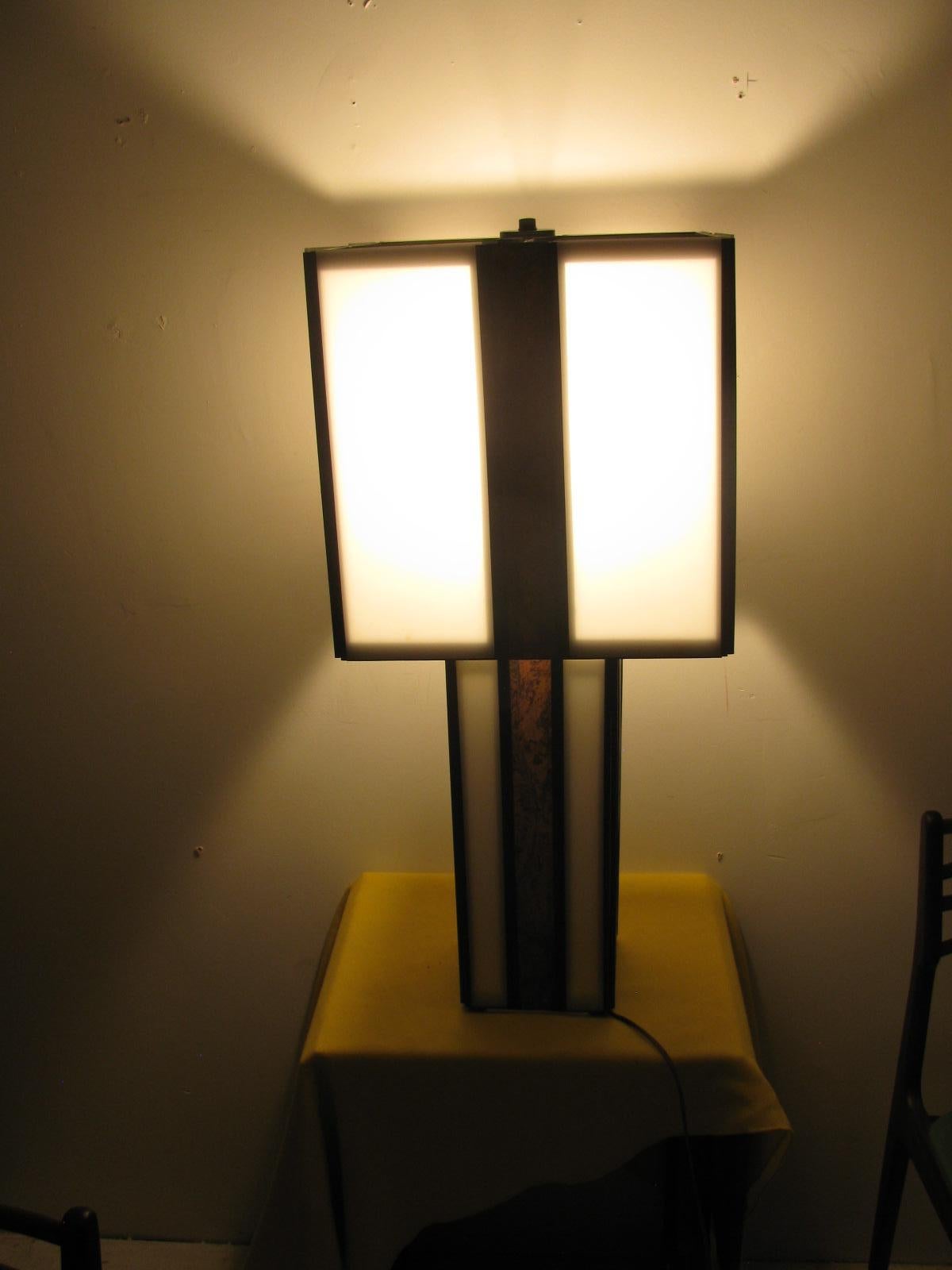 Pair of Mid-Century Modern Plexi with Cork Table Lamps For Sale 3