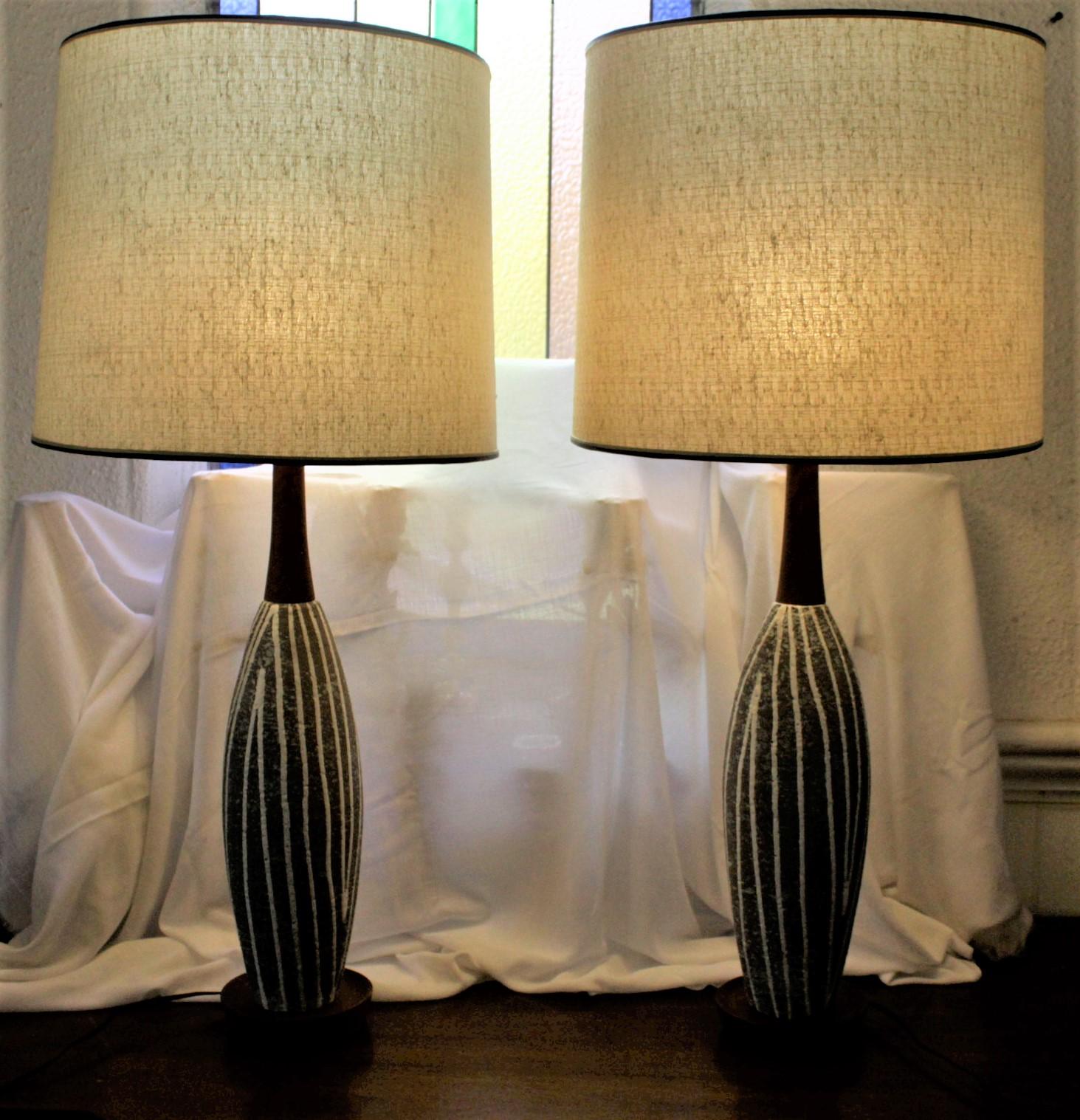 Pair of Upsala Ekeby Mid-Century Modern Pottery Table Lamps & Original Shades In Good Condition For Sale In Hamilton, Ontario