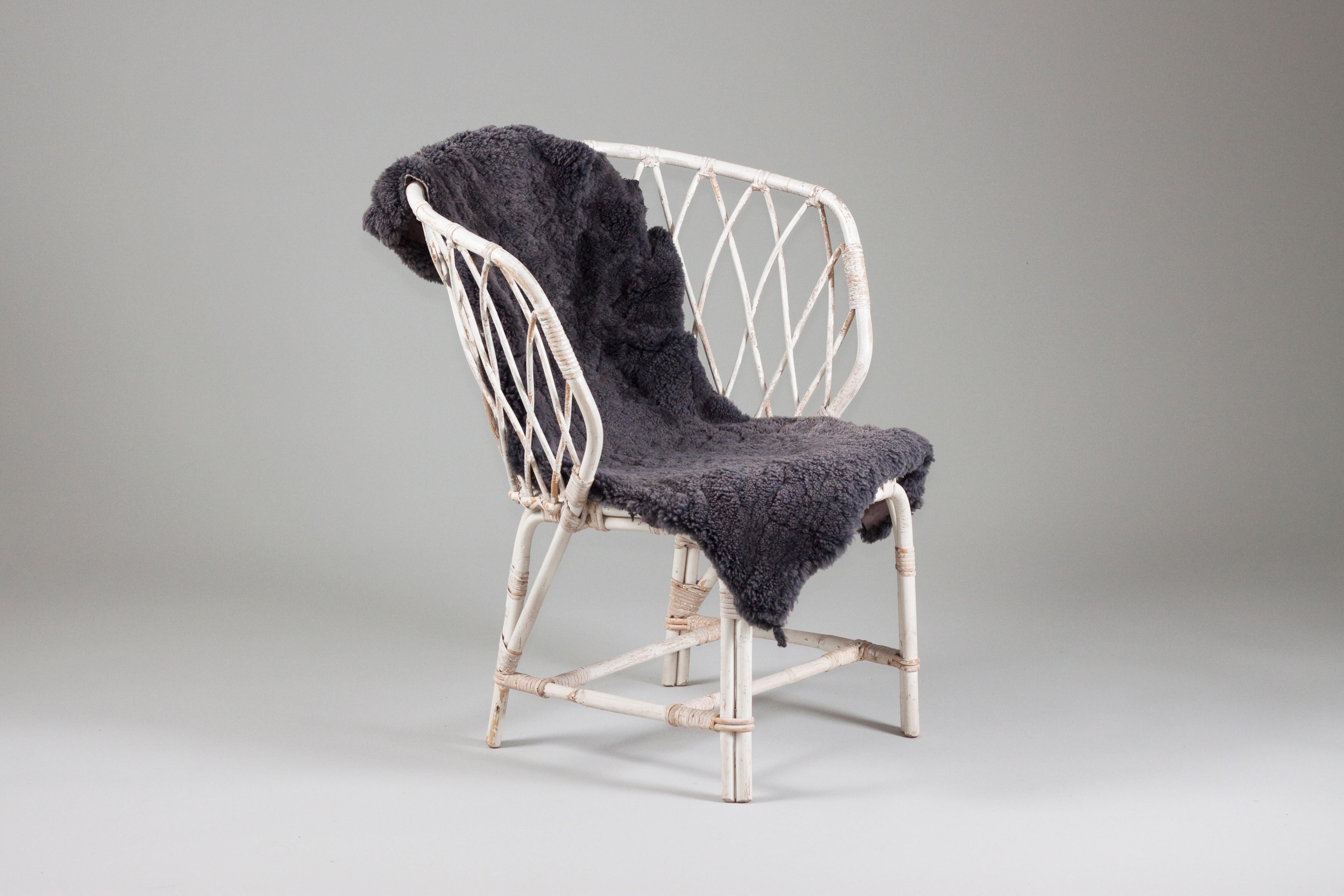 Pair of beautiful Scandinavian Mid-Century Modern rattan lounge chairs designed by Alvar Aalto´s 