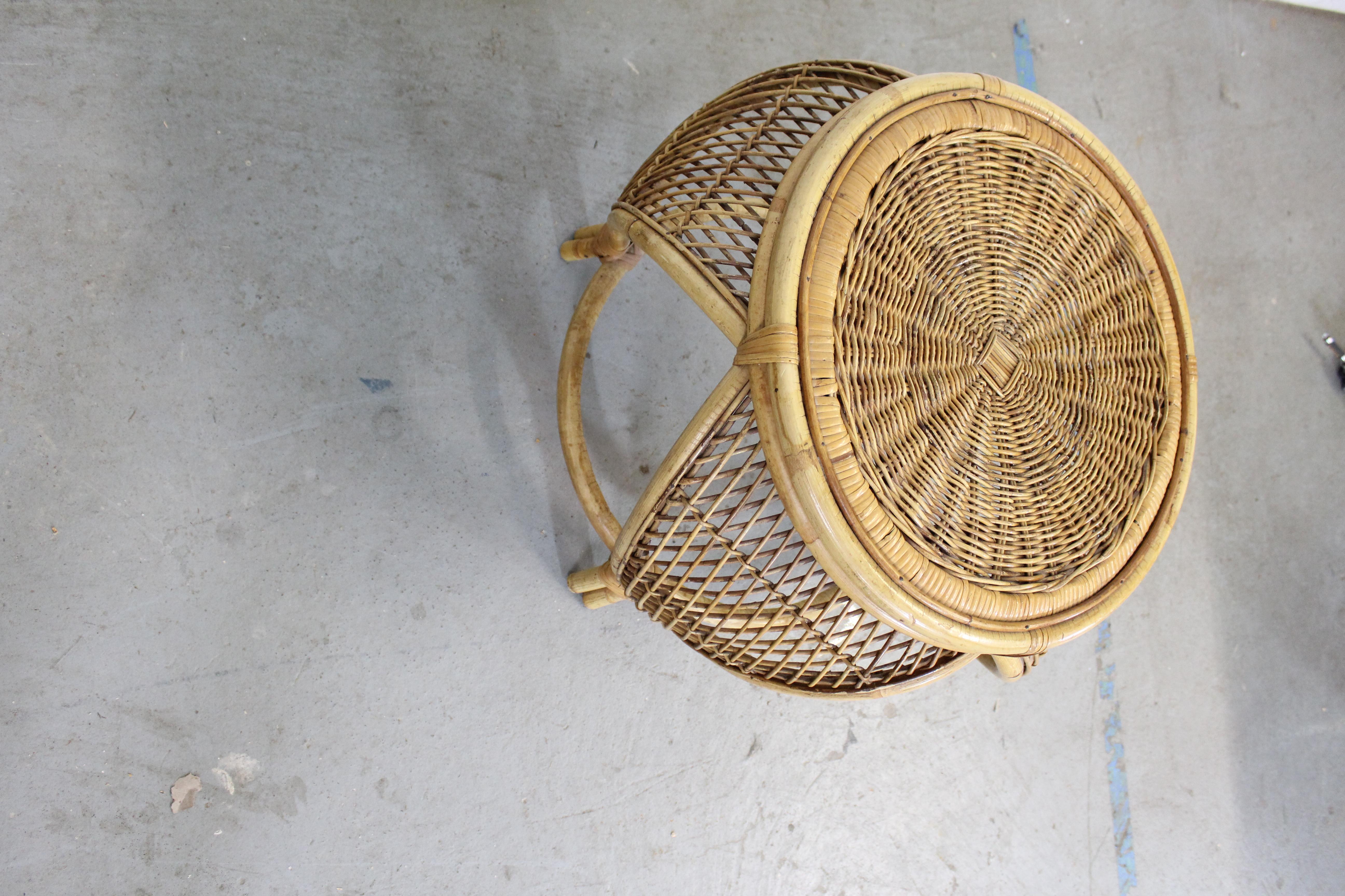 Pair of Mid-Century Modern Rattan End Tables In Fair Condition In Wilmington, DE