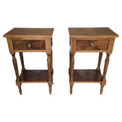 Paire de tables de nuit en bois italiennes de style Régence, modernes du milieu du siècle, pour le lit ou les tables d'appoint